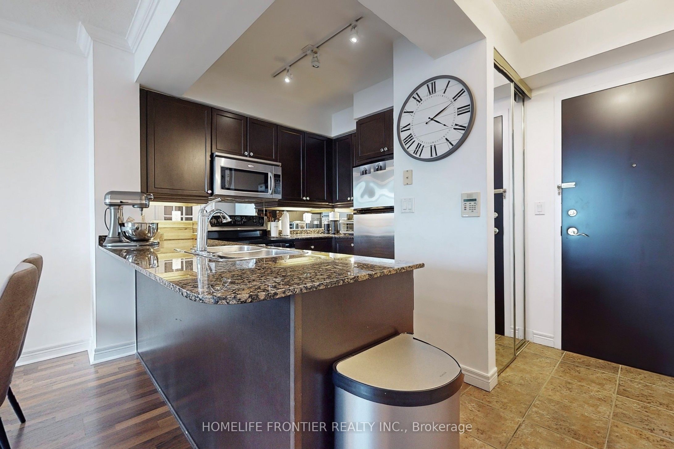 100 Promenade Circle 610 Property Photo 8