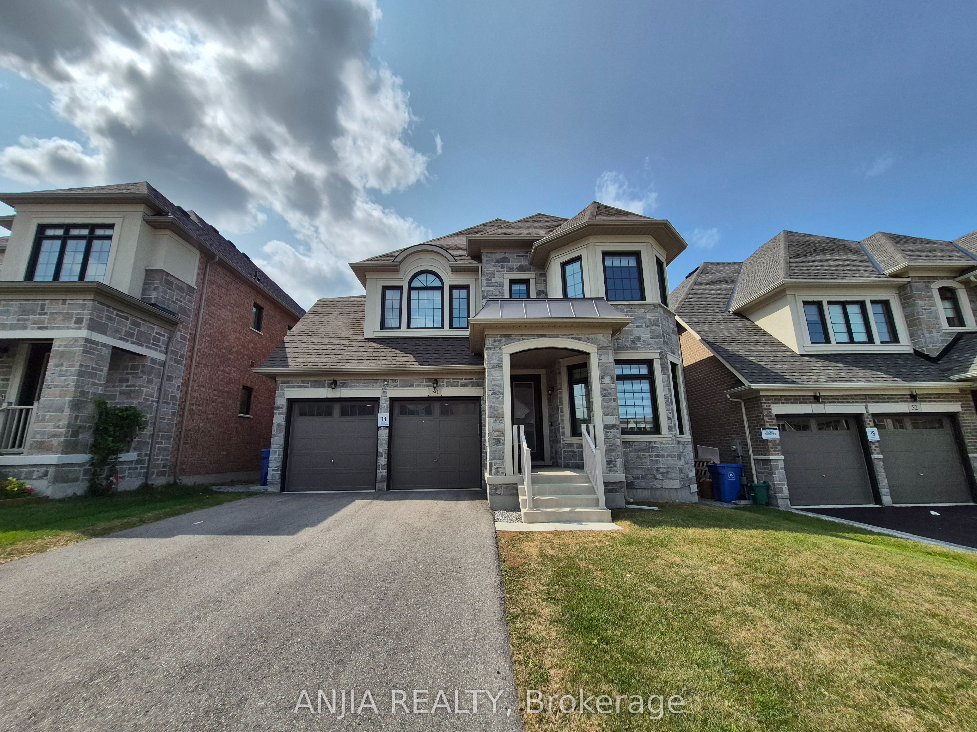 50 Meadow Vista Crescent Property Photo 2