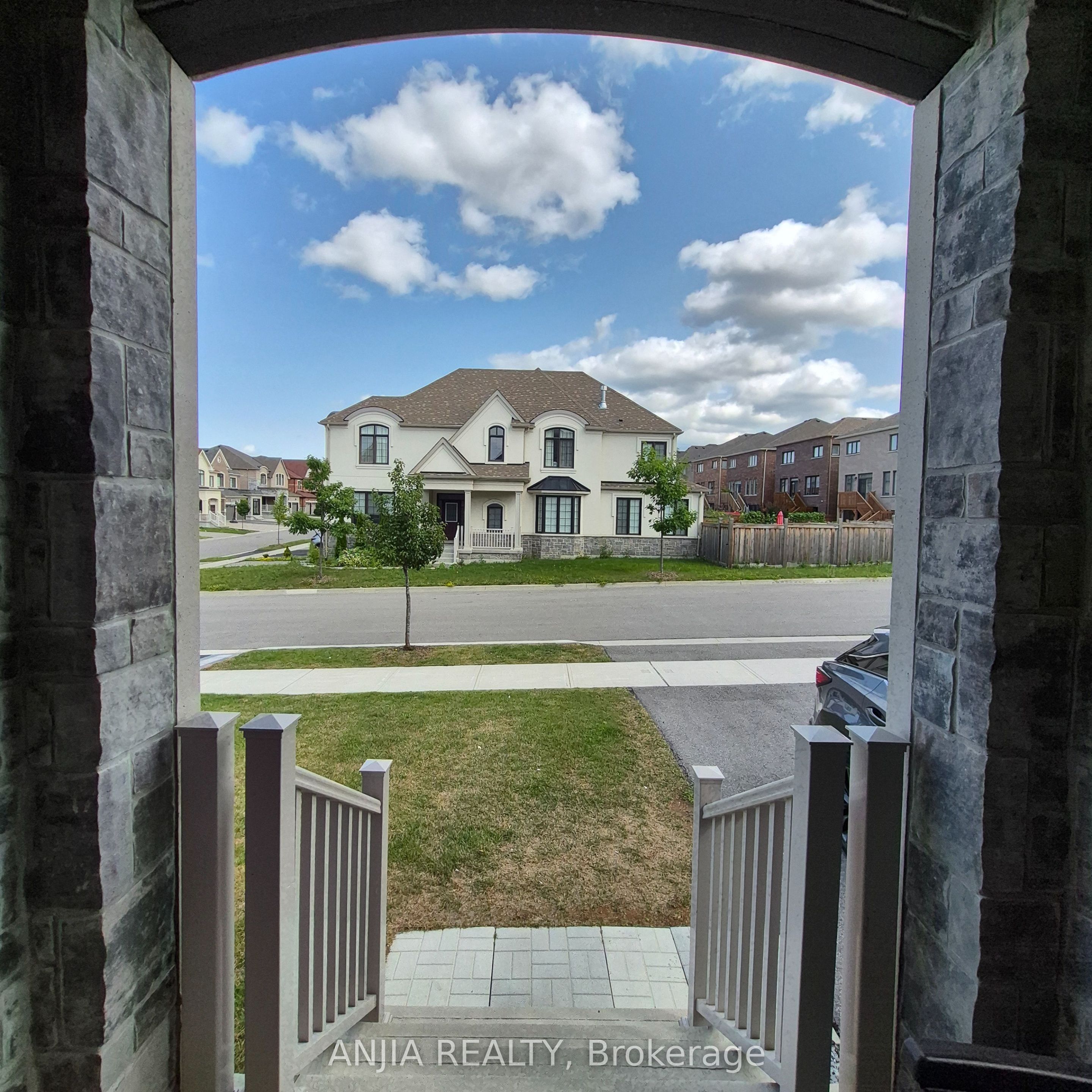 50 Meadow Vista Crescent Property Photo 3