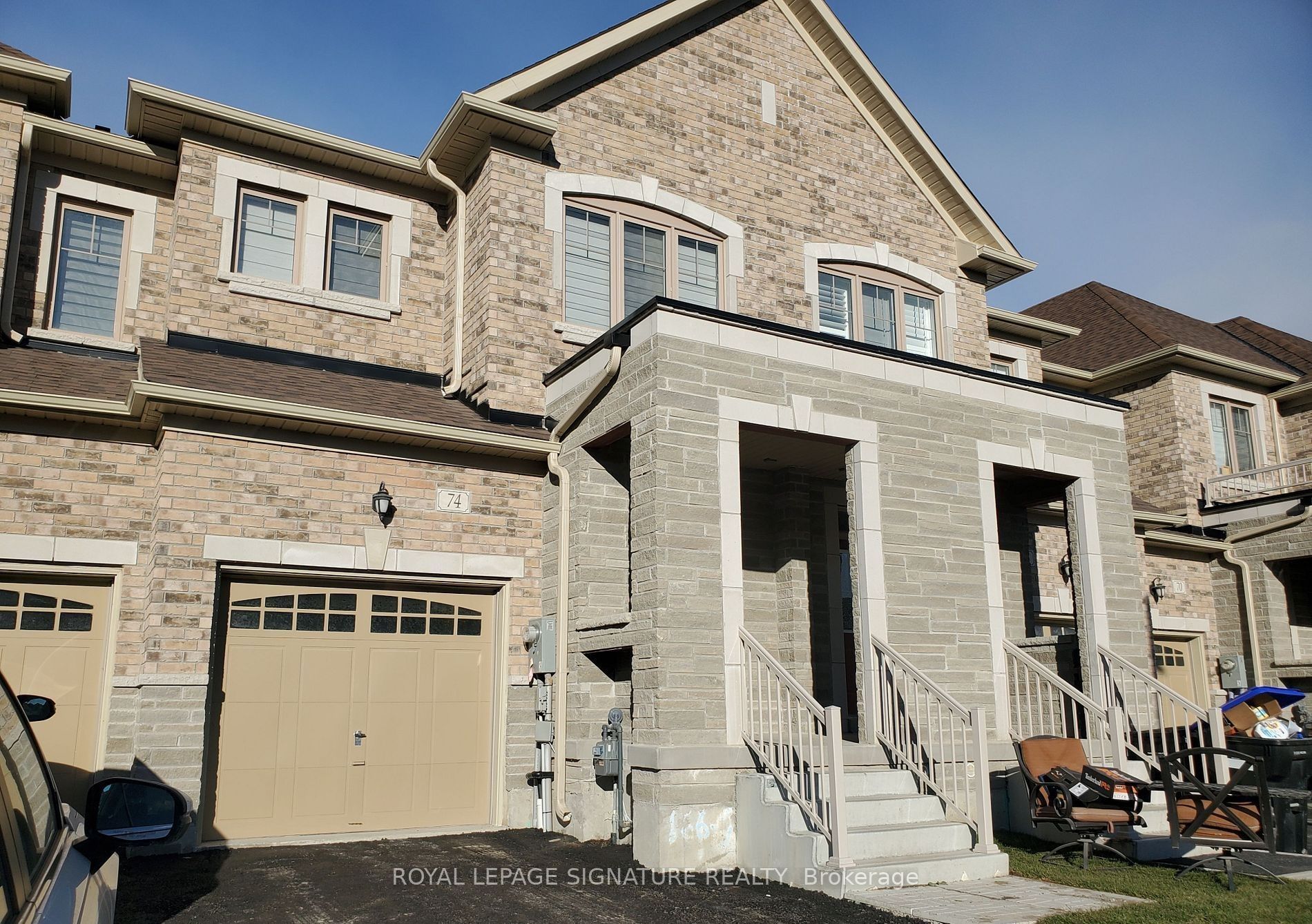 74 Ferragine Crescent Property Photo 1