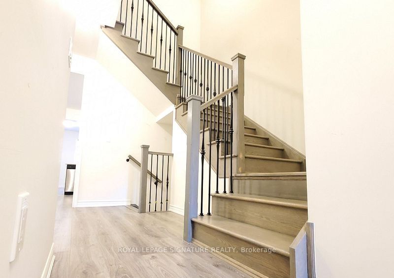74 Ferragine Crescent Property Photo 2