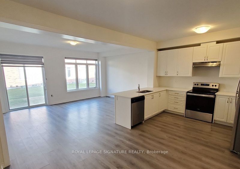 74 Ferragine Crescent Property Photo 4