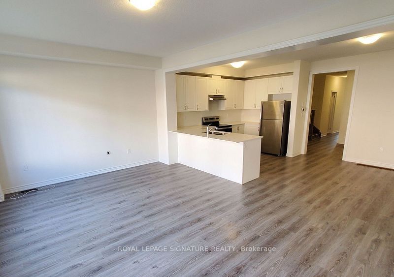 74 Ferragine Crescent Property Photo 5