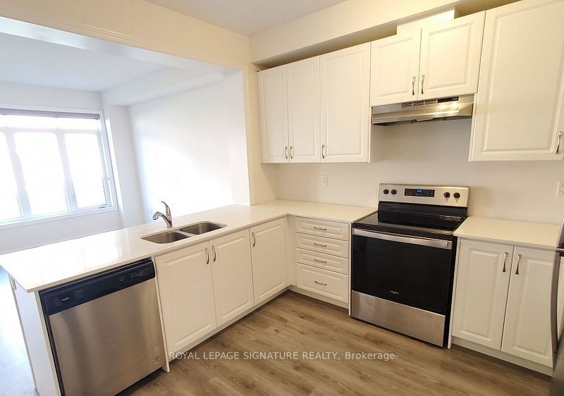 74 Ferragine Crescent Property Photo 6