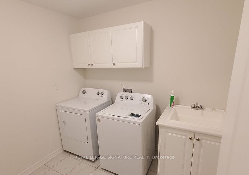 74 Ferragine Crescent Property Photo 9