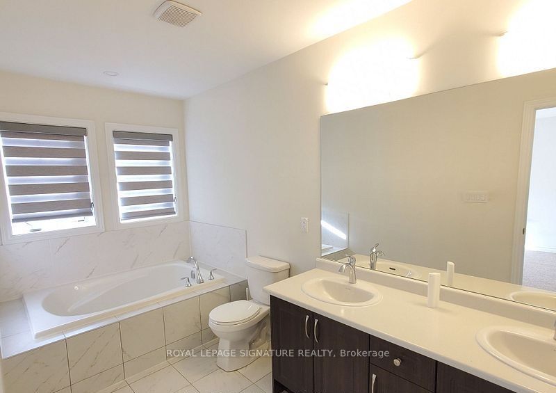 74 Ferragine Crescent Property Photo 15