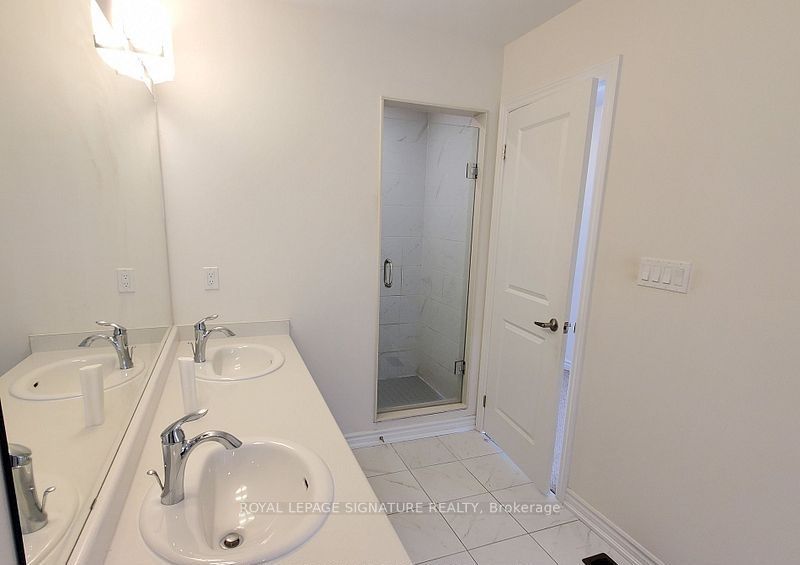 74 Ferragine Crescent Property Photo 16