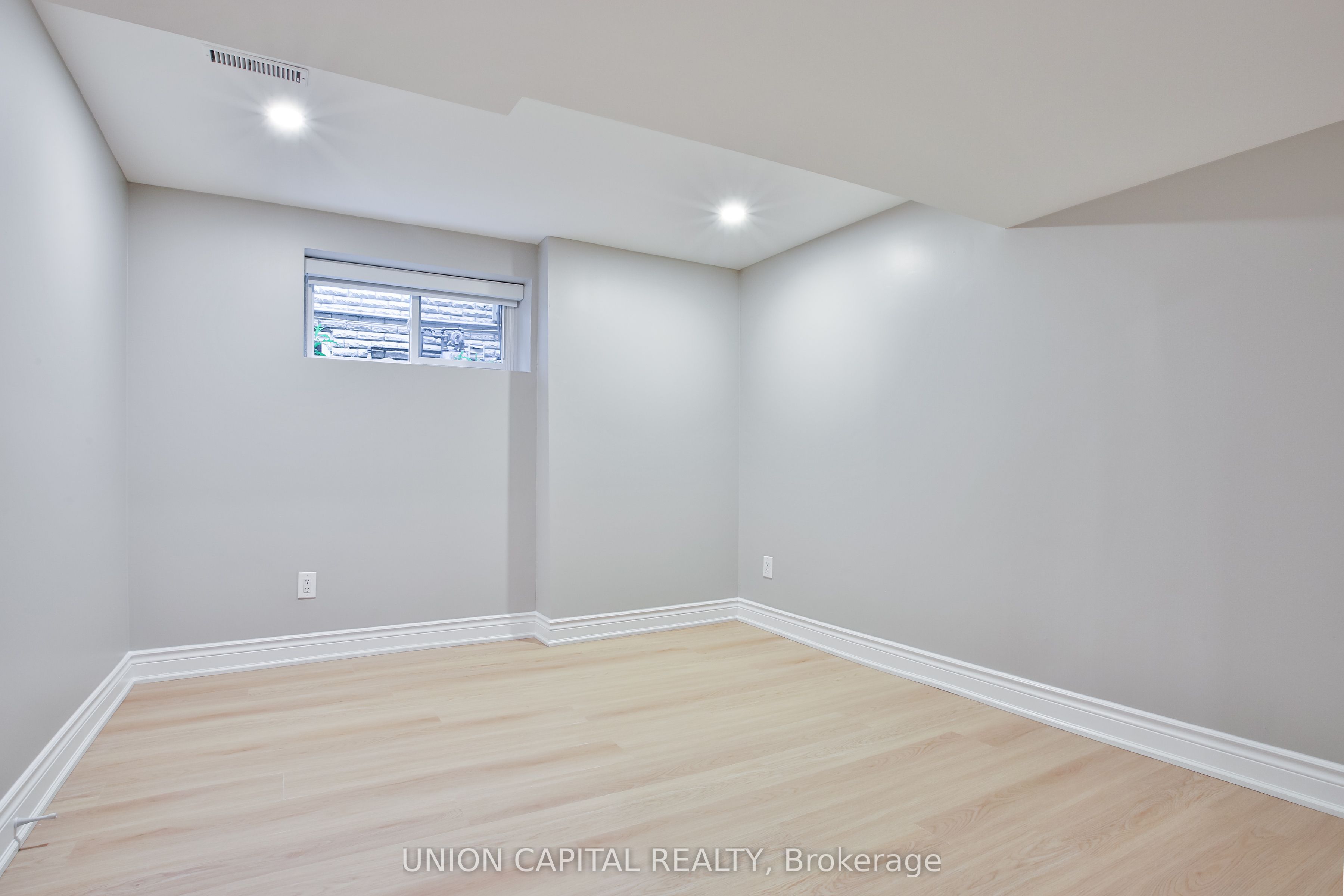 131 Romfield Circuit Lower Property Photo 7