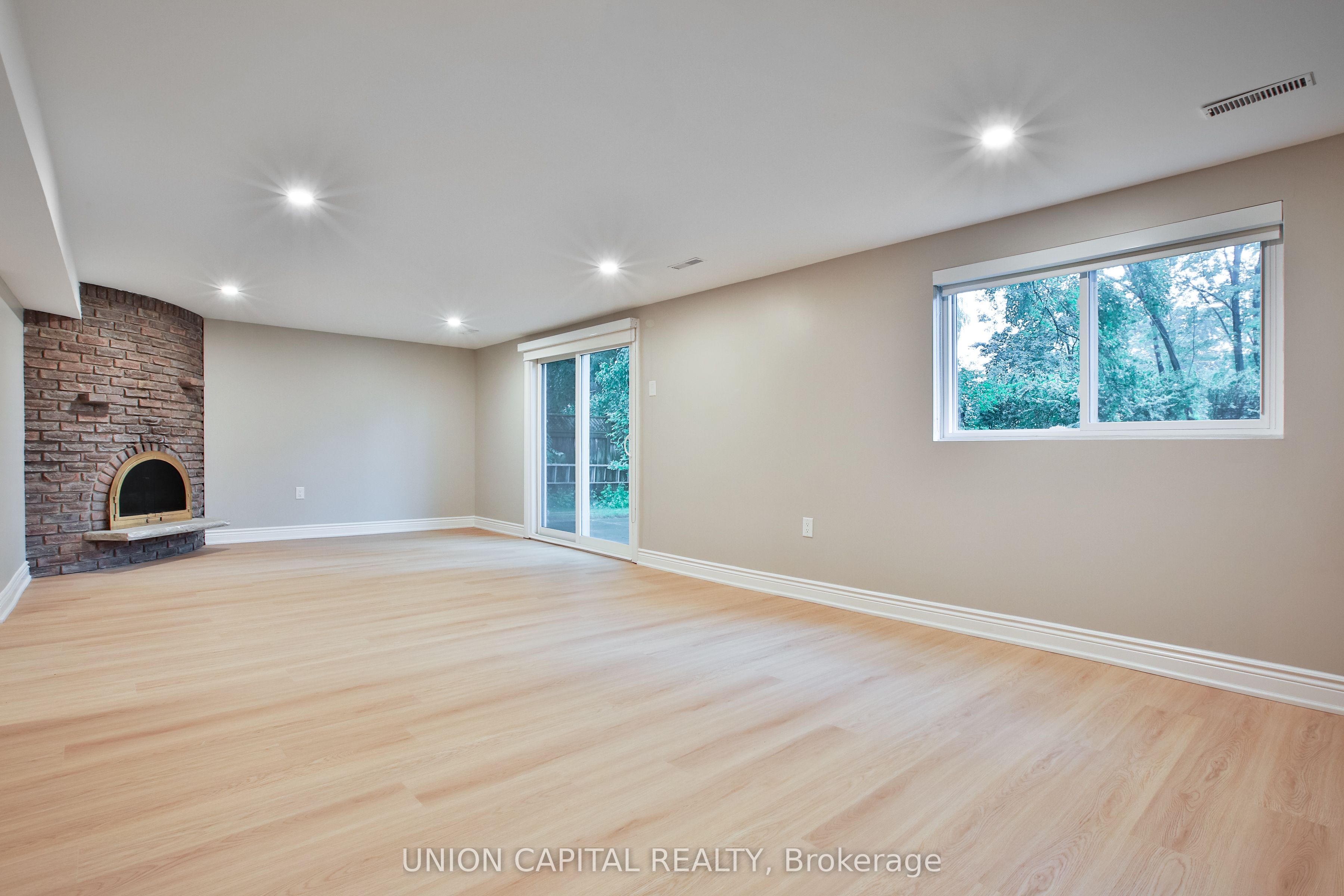 131 Romfield Circuit Lower Property Photo 9