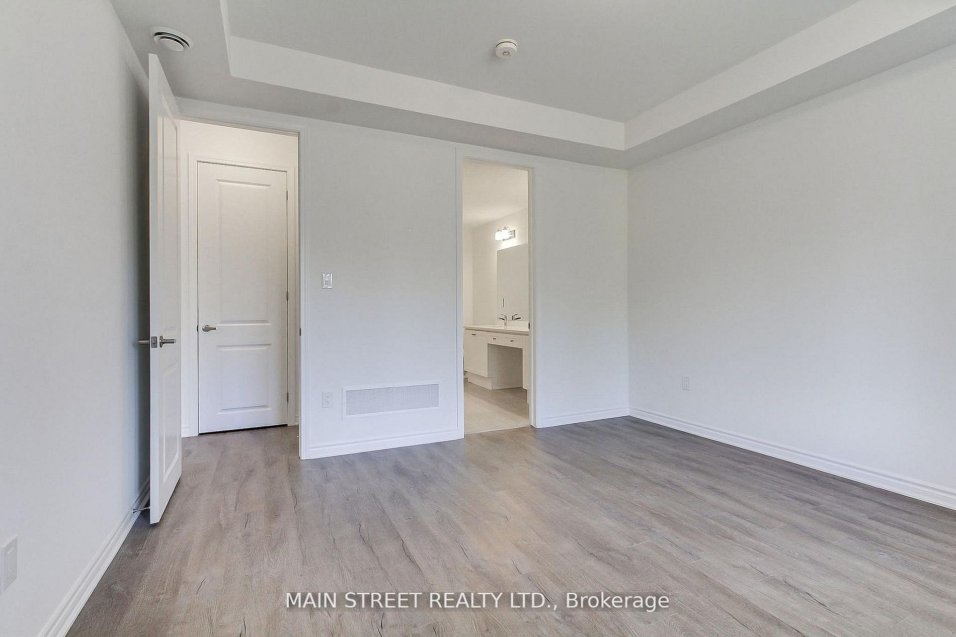 2968 Murphy Place E Property Photo 15