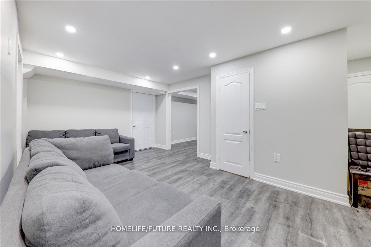939 Miller Park Avenue Bsmt Property Photo 11