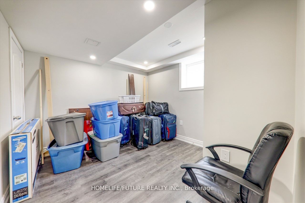 939 Miller Park Avenue Bsmt Property Photo 16