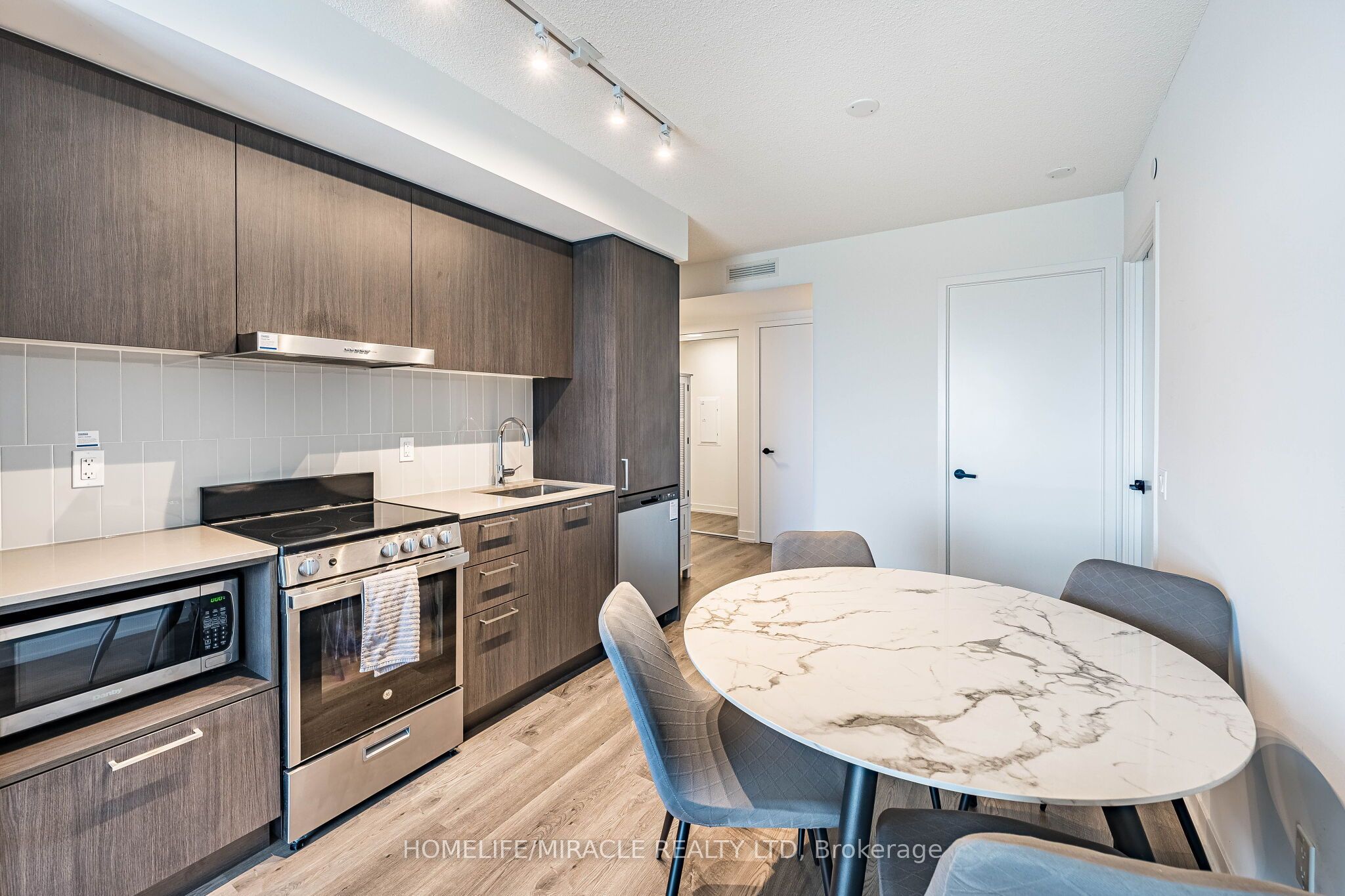 195 Commerce Street 1003 Property Photo 15