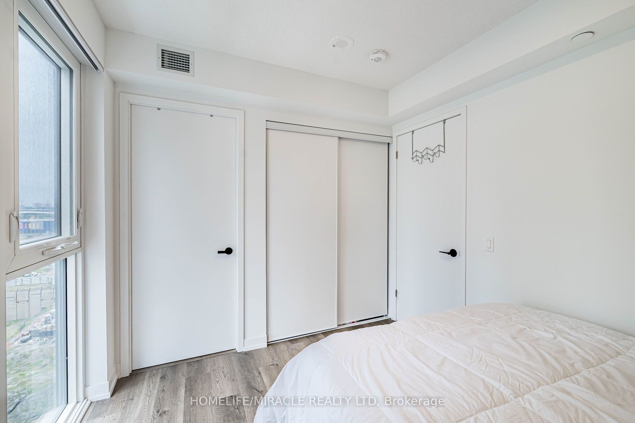 195 Commerce Street 1003 Property Photo 25