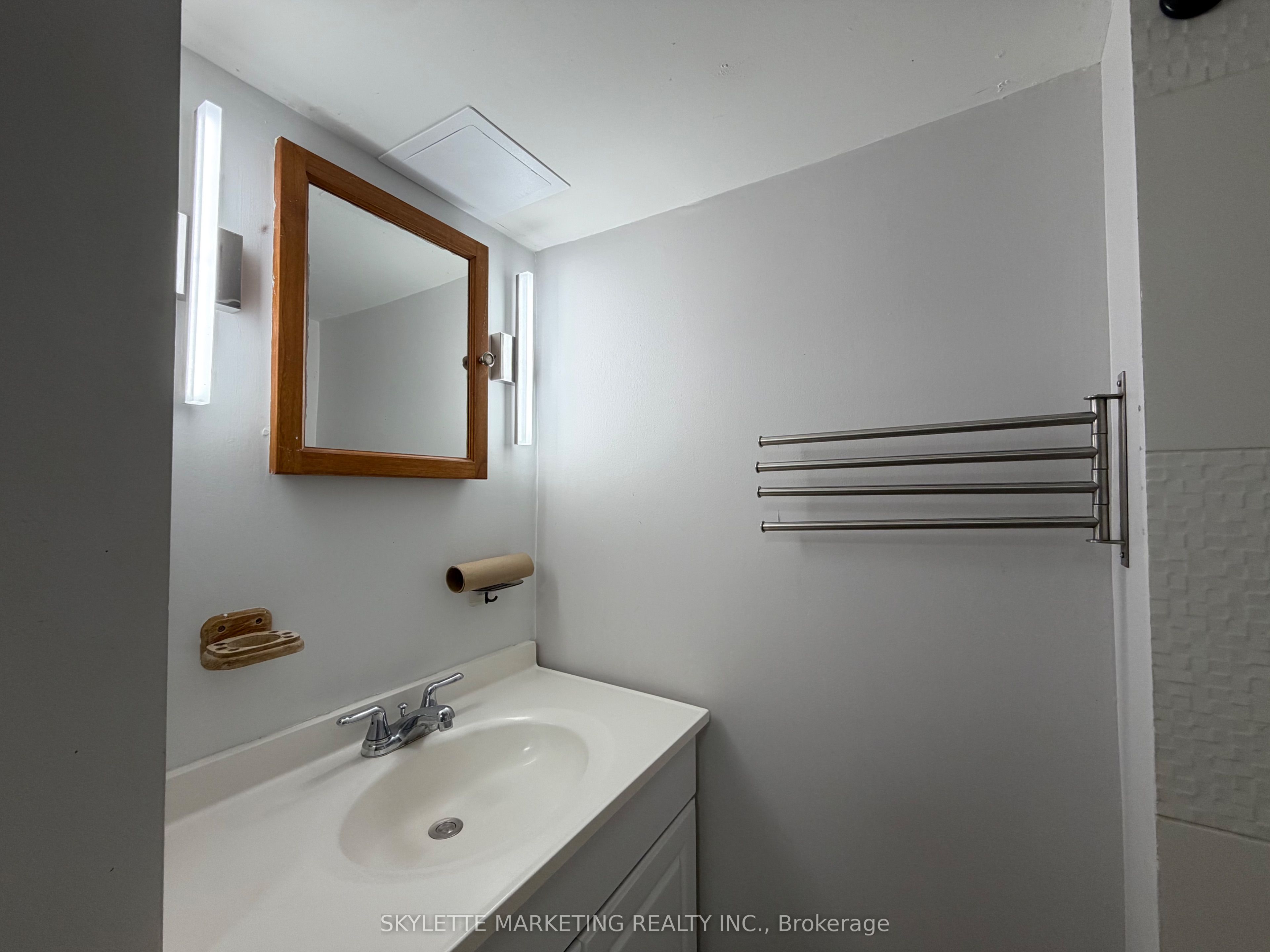 229 Zelda Crescent Lower Property Photo 15