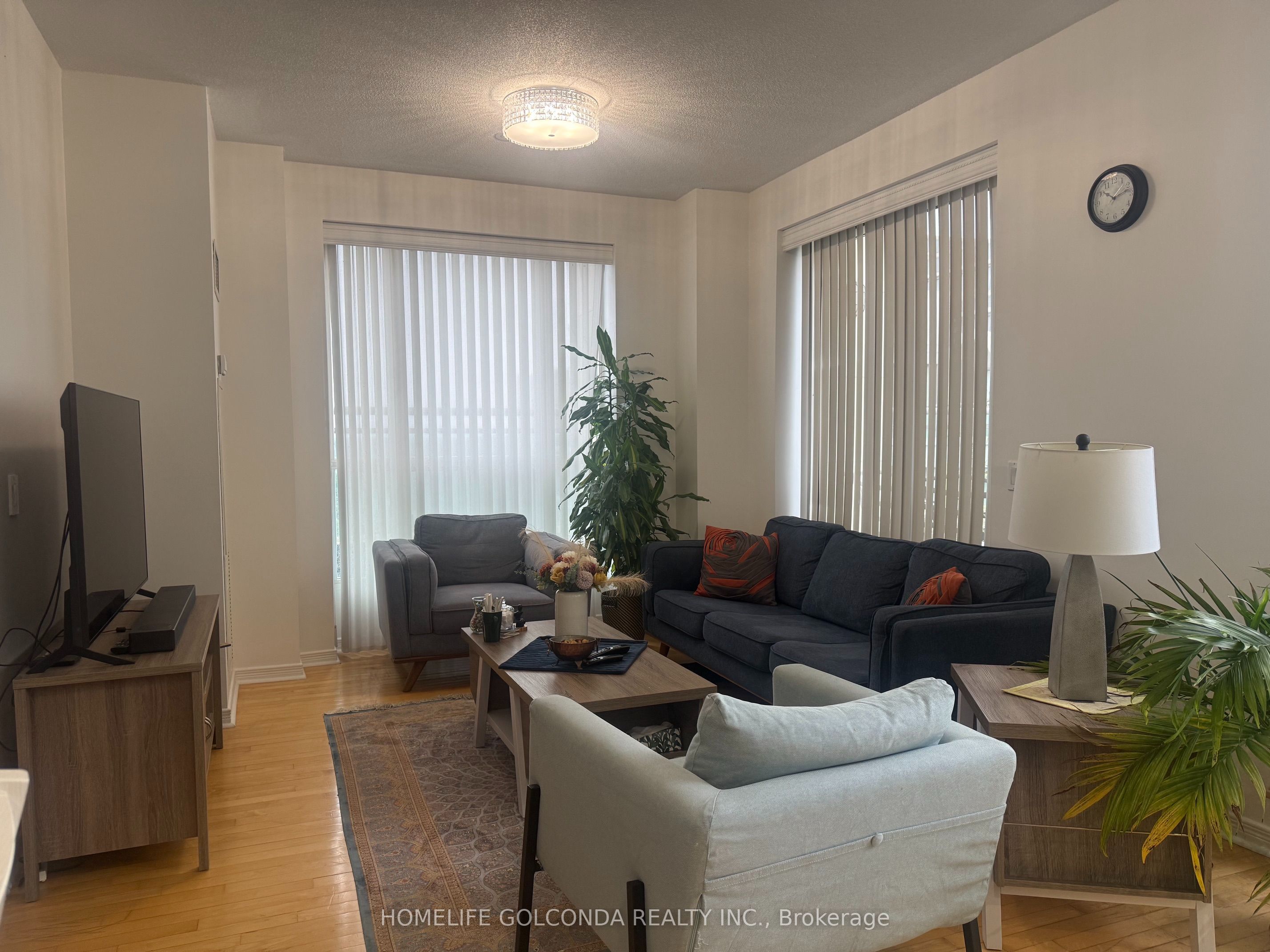 330 Red Maple Road Ph07 Property Photo 1