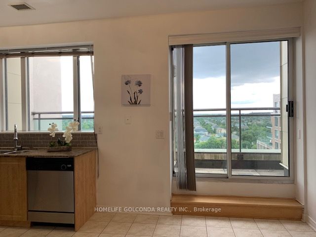 330 Red Maple Road Ph07 Property Photo 5