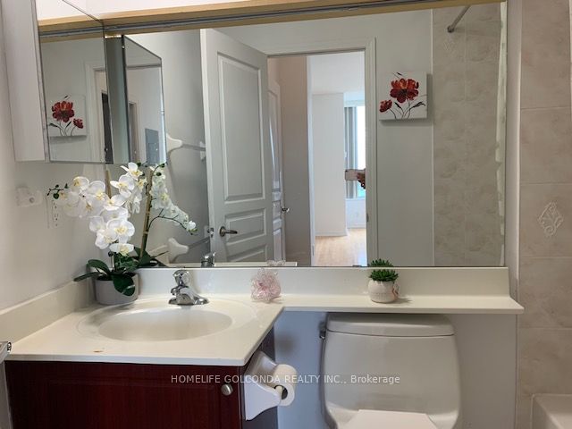 330 Red Maple Road Ph07 Property Photo 13