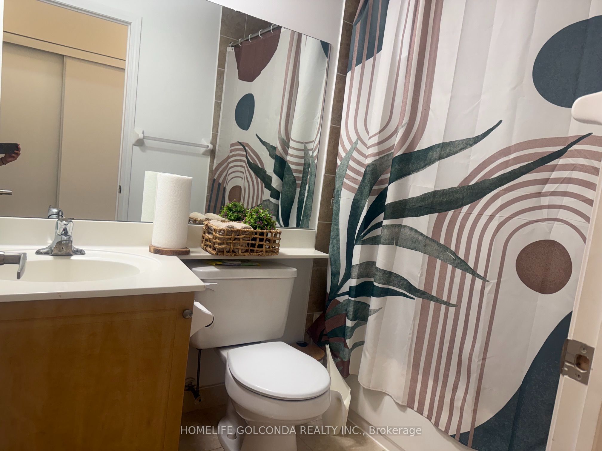 330 Red Maple Road Ph07 Property Photo 16