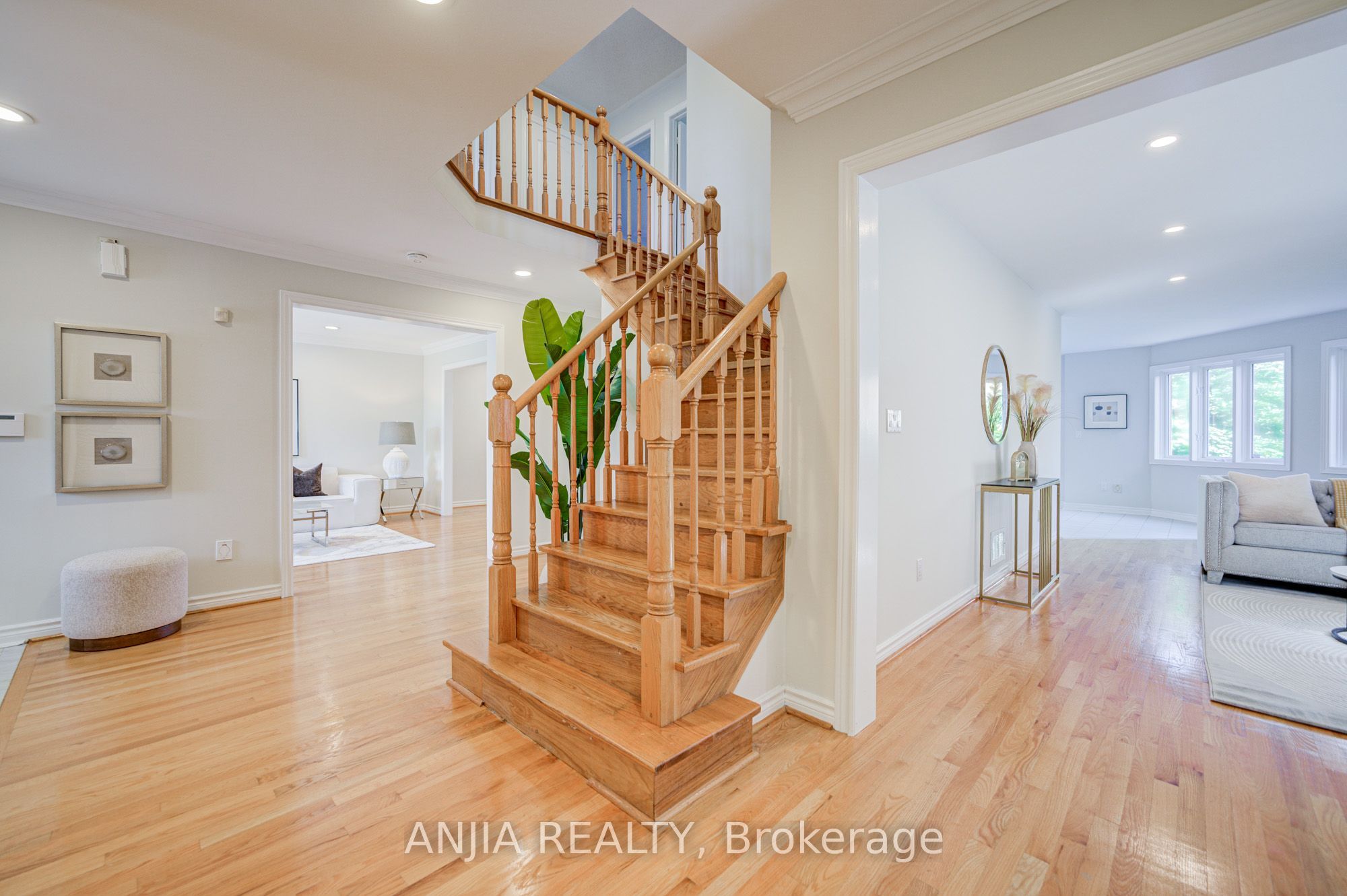 32 Turnberry Crescent Property Photo 6