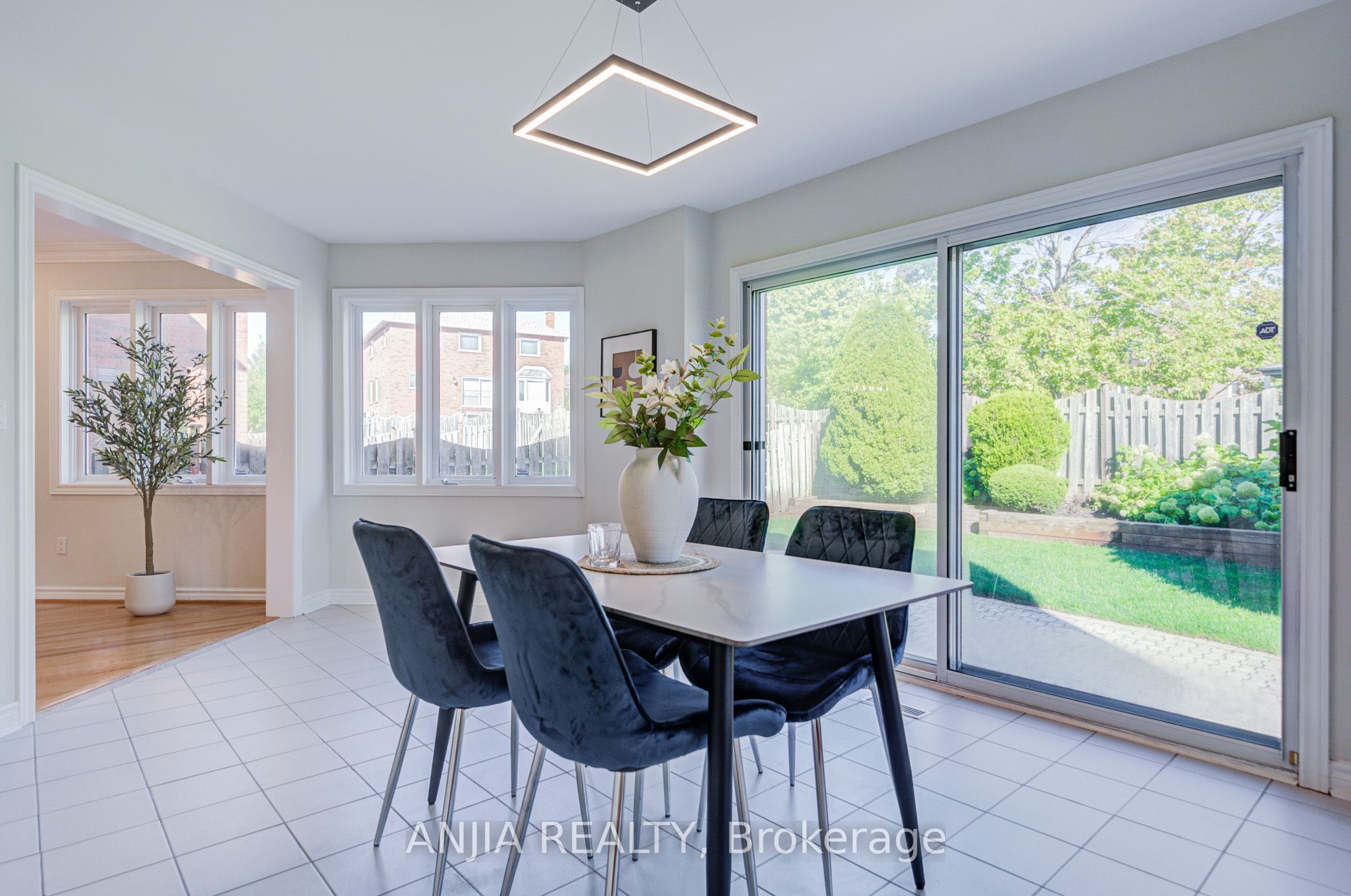 32 Turnberry Crescent Property Photo 12
