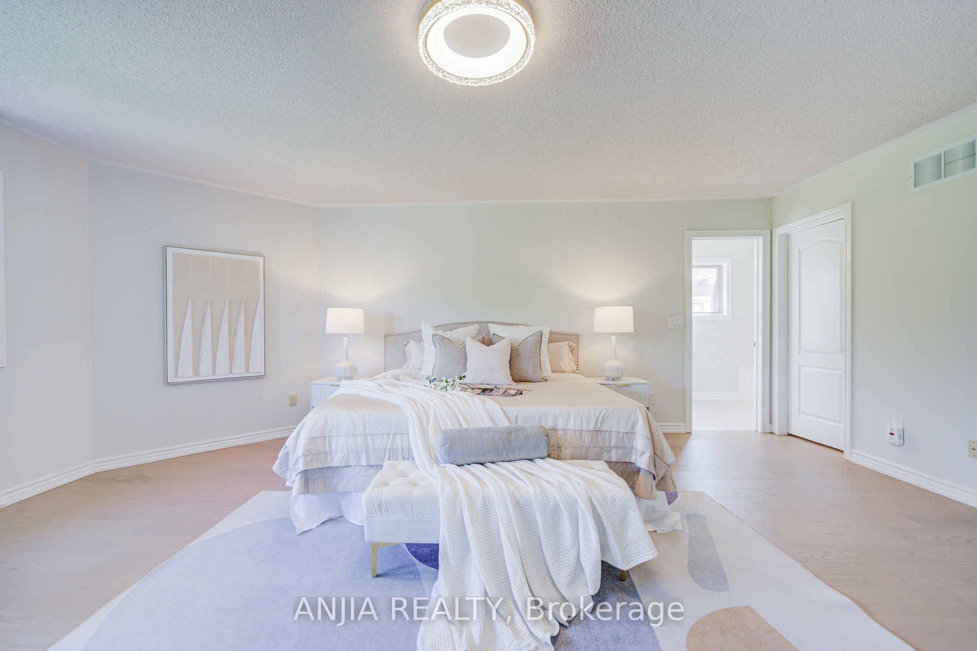32 Turnberry Crescent Property Photo 23