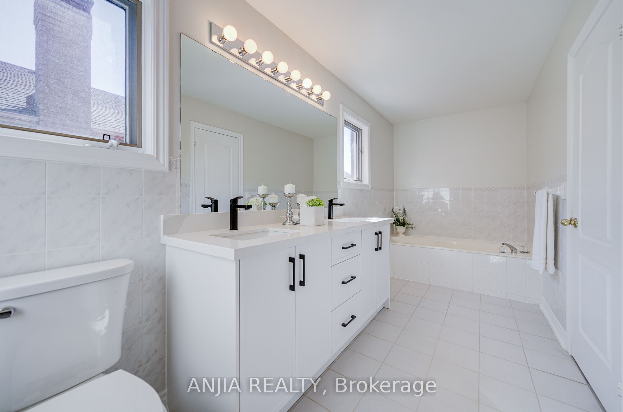 32 Turnberry Crescent Property Photo 29