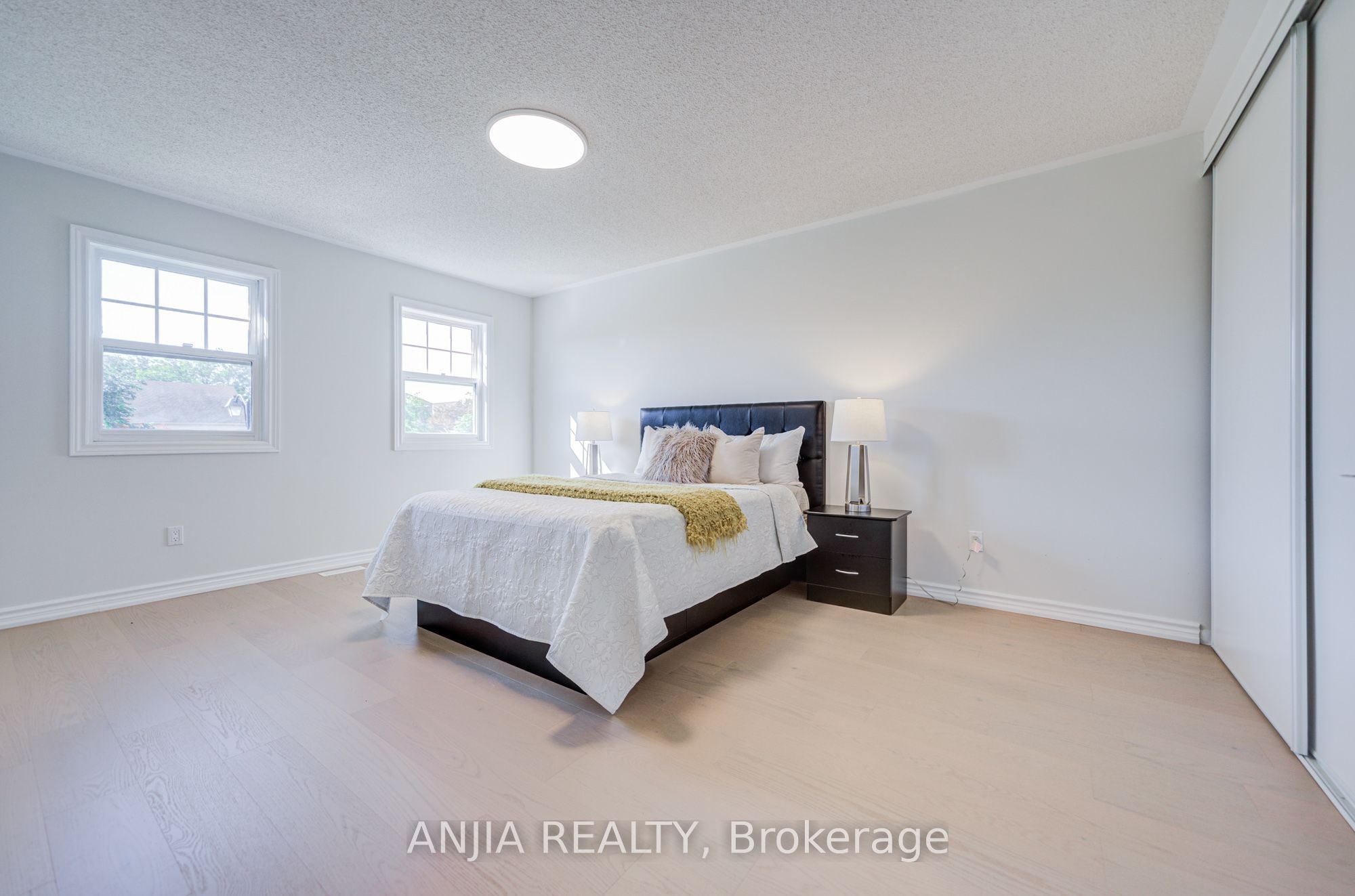 32 Turnberry Crescent Property Photo 32