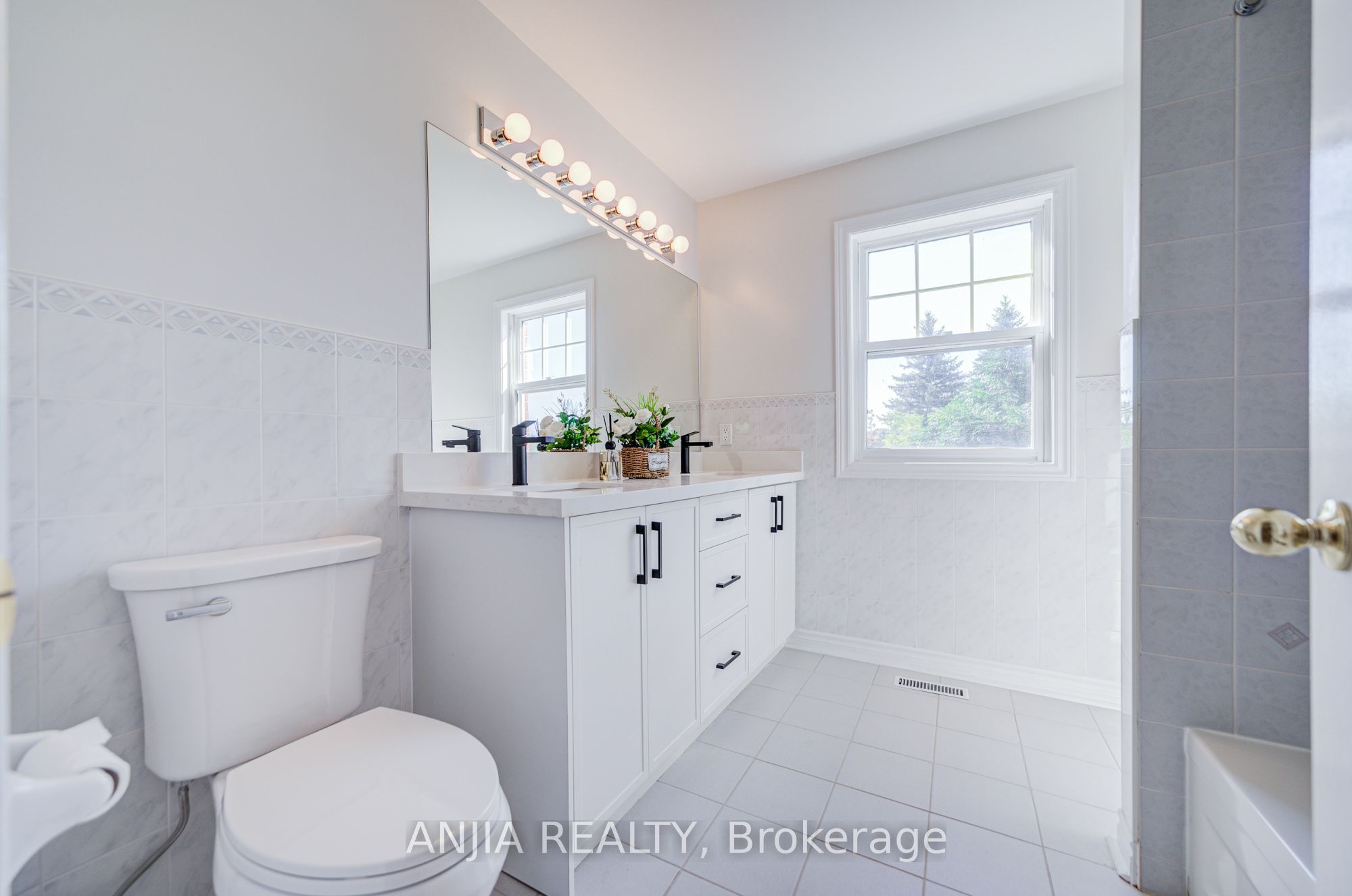32 Turnberry Crescent Property Photo 36