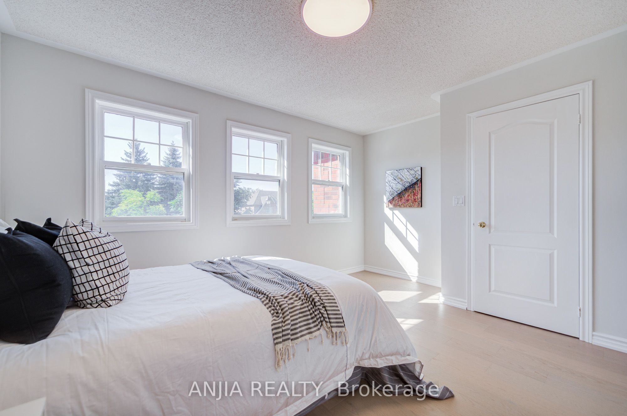 32 Turnberry Crescent Property Photo 37