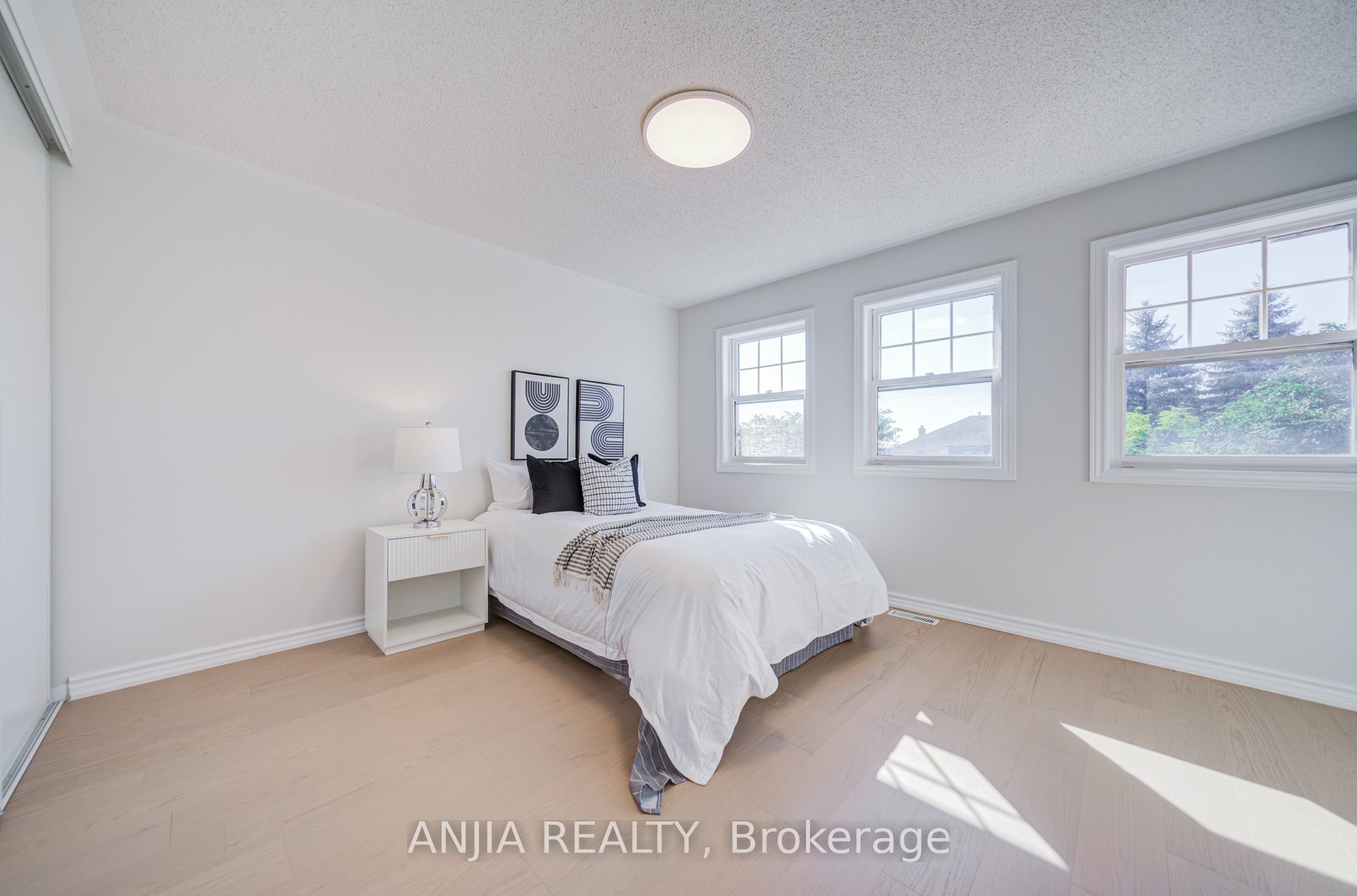 32 Turnberry Crescent Property Photo 38
