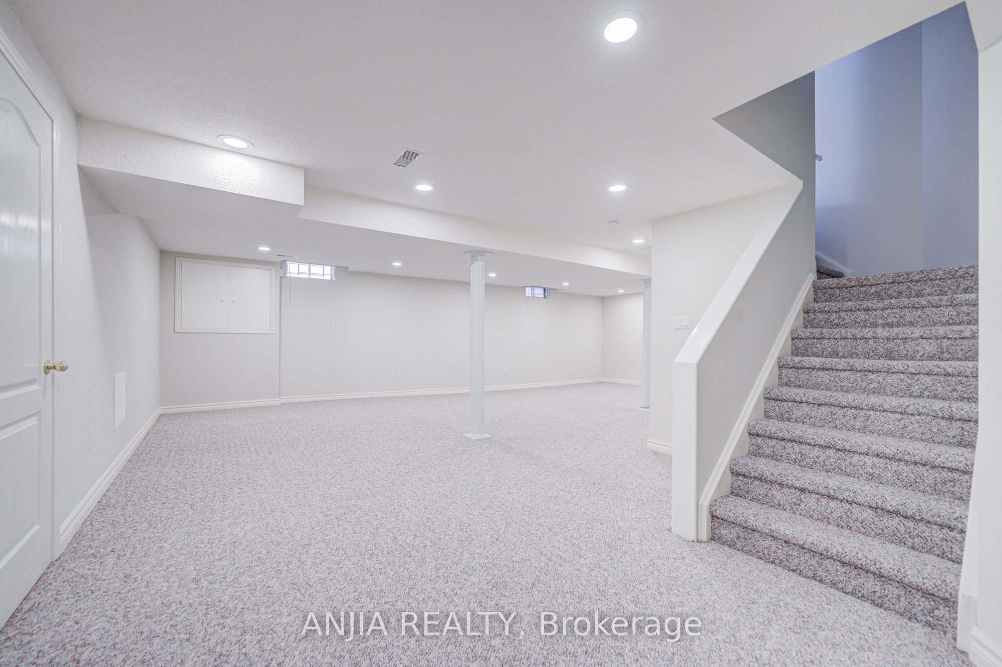 32 Turnberry Crescent Property Photo 40