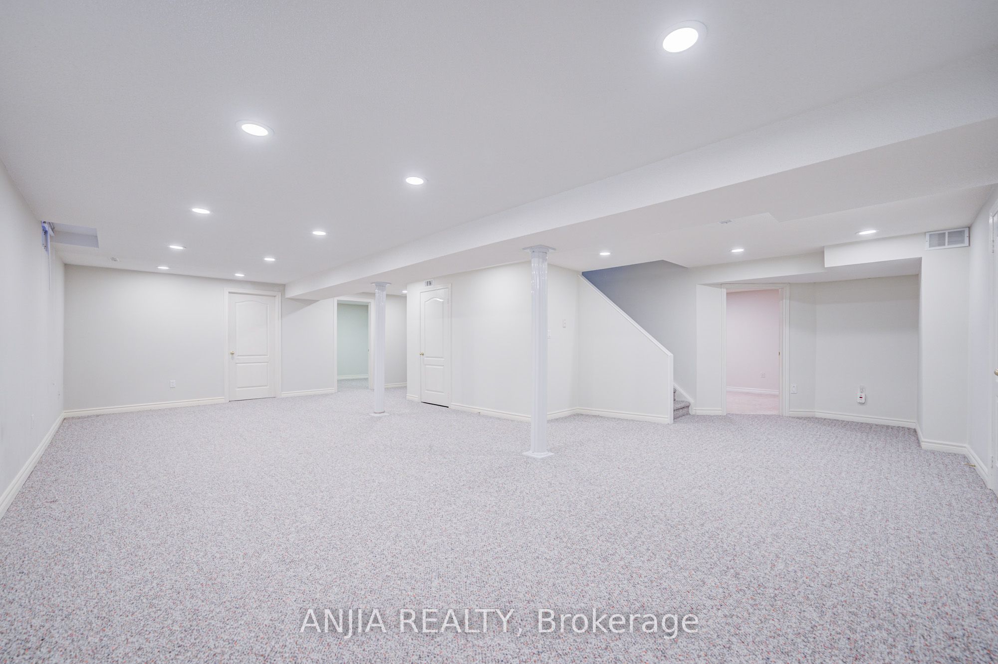 32 Turnberry Crescent Property Photo 41