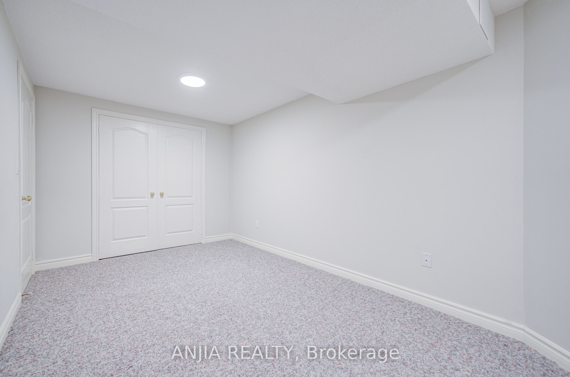 32 Turnberry Crescent Property Photo 42