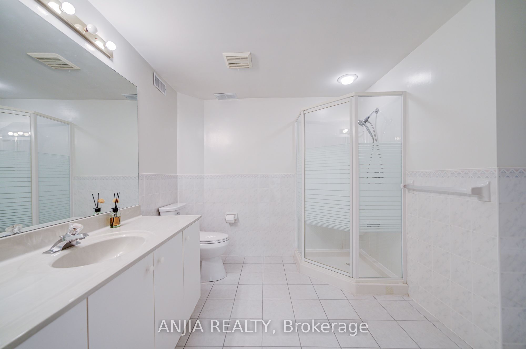 32 Turnberry Crescent Property Photo 44