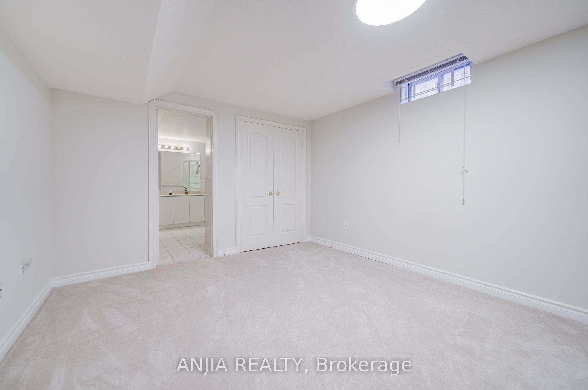 32 Turnberry Crescent Property Photo 45