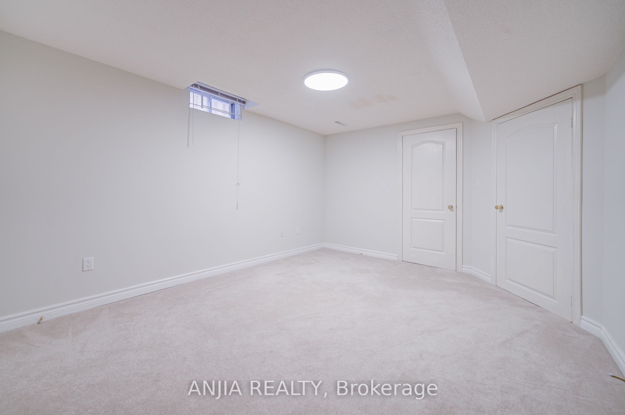 32 Turnberry Crescent Property Photo 46