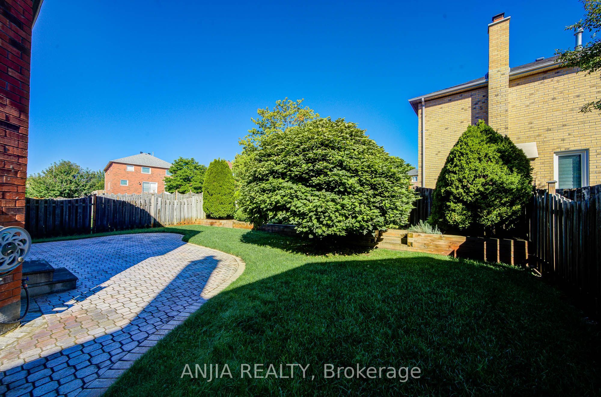 32 Turnberry Crescent Property Photo 48