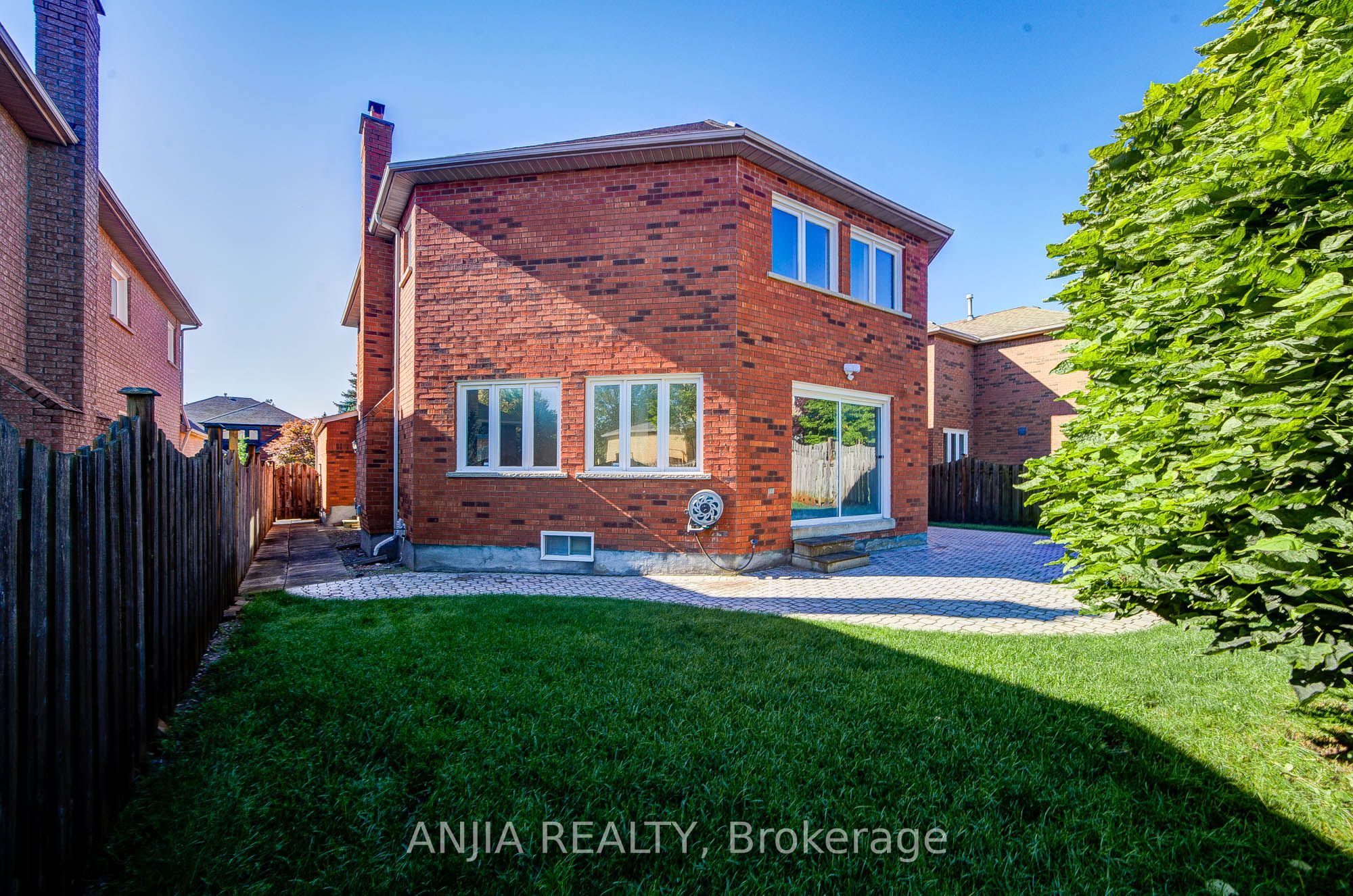 32 Turnberry Crescent Property Photo 49