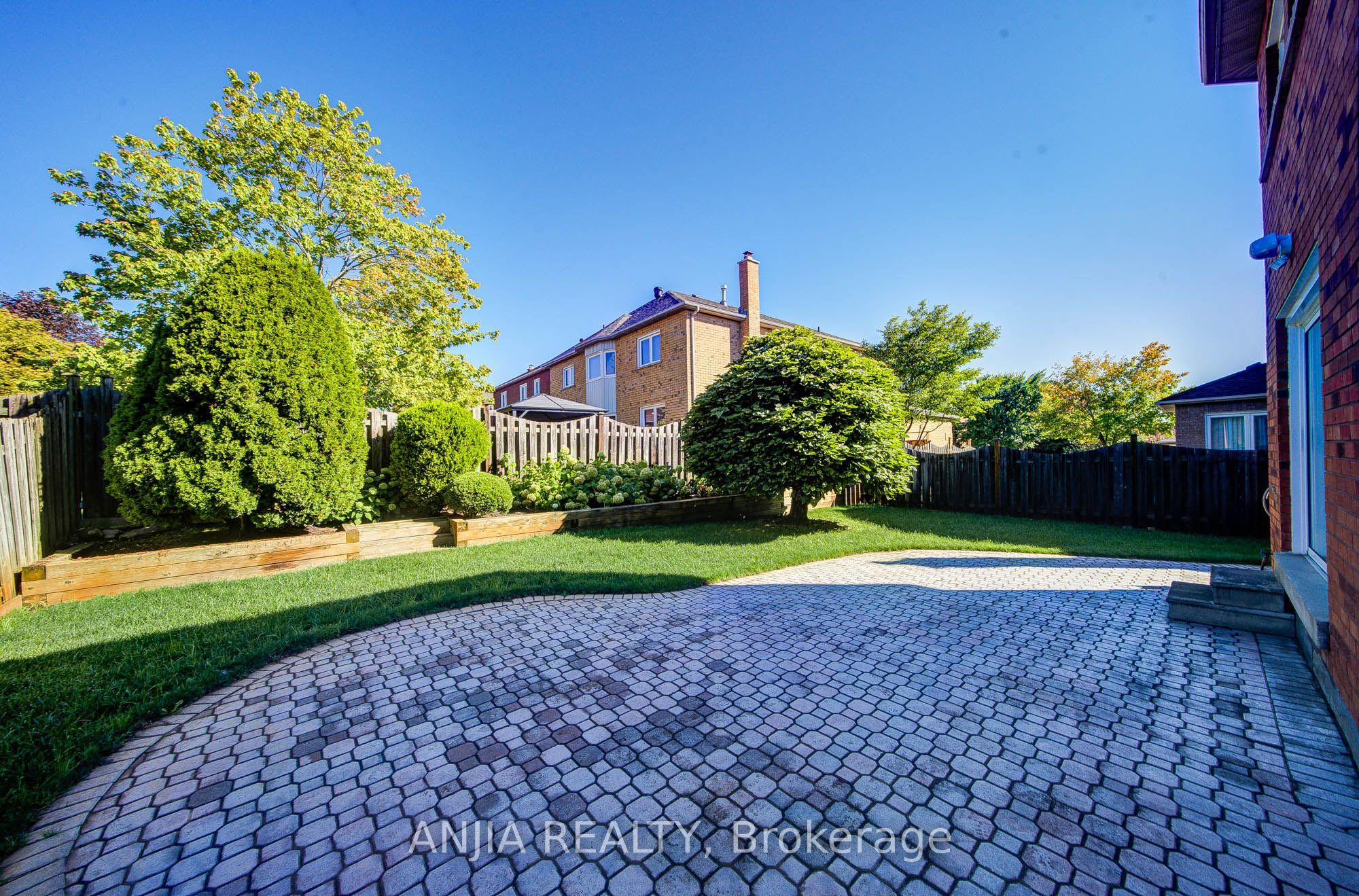 32 Turnberry Crescent Property Photo 50