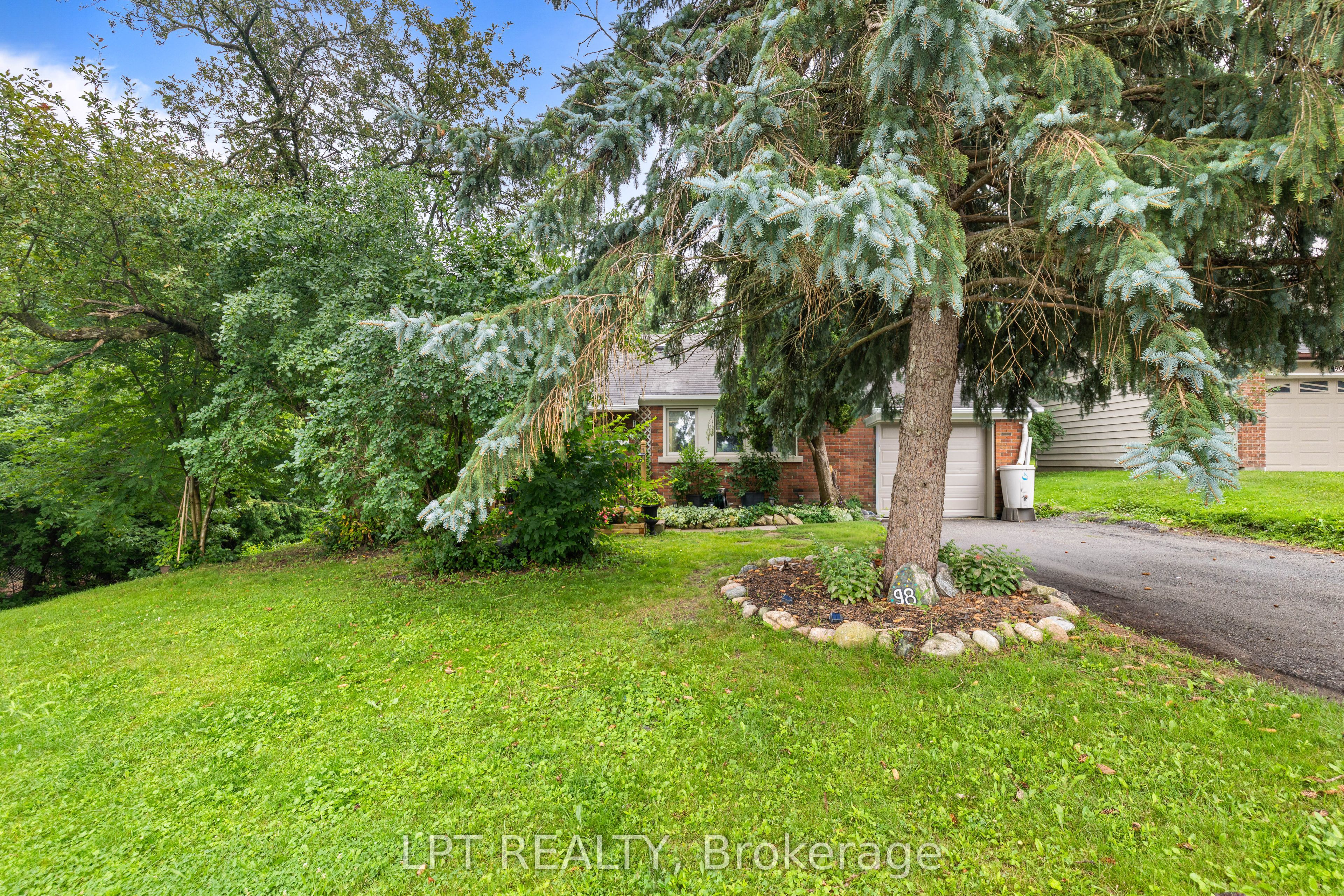 98 Don Mor Drive Property Photo 5