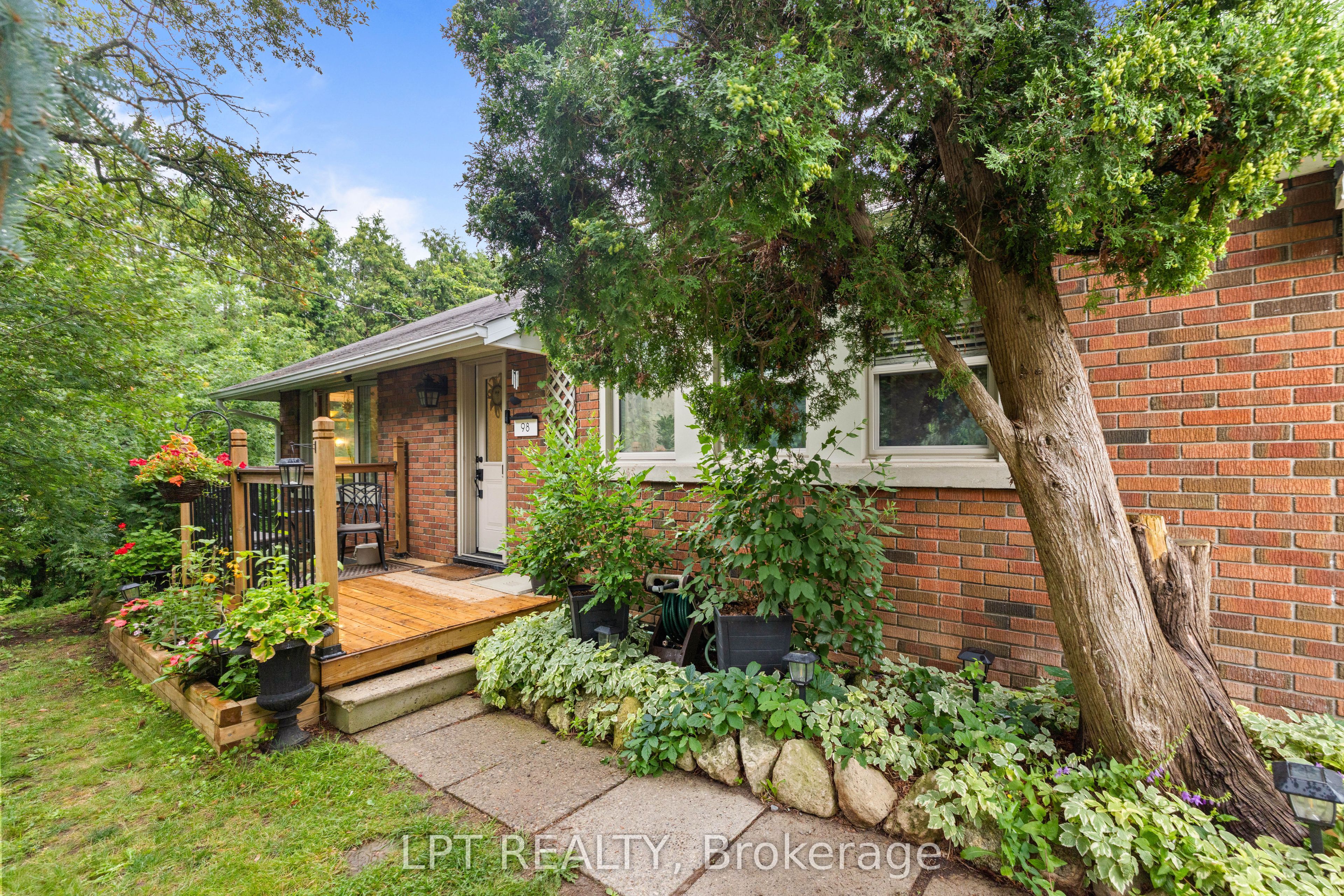 98 Don Mor Drive Property Photo 7