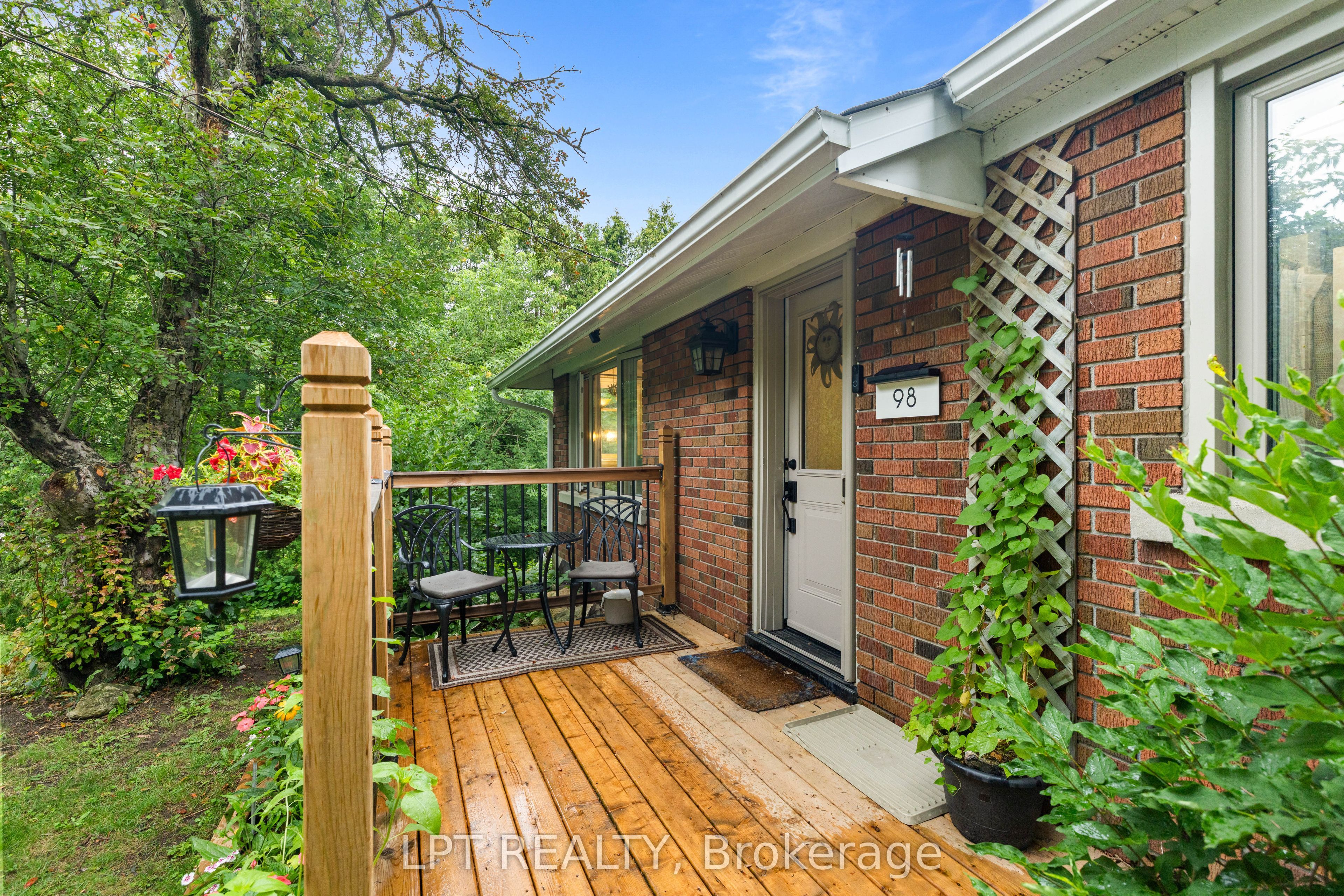 98 Don Mor Drive Property Photo 8