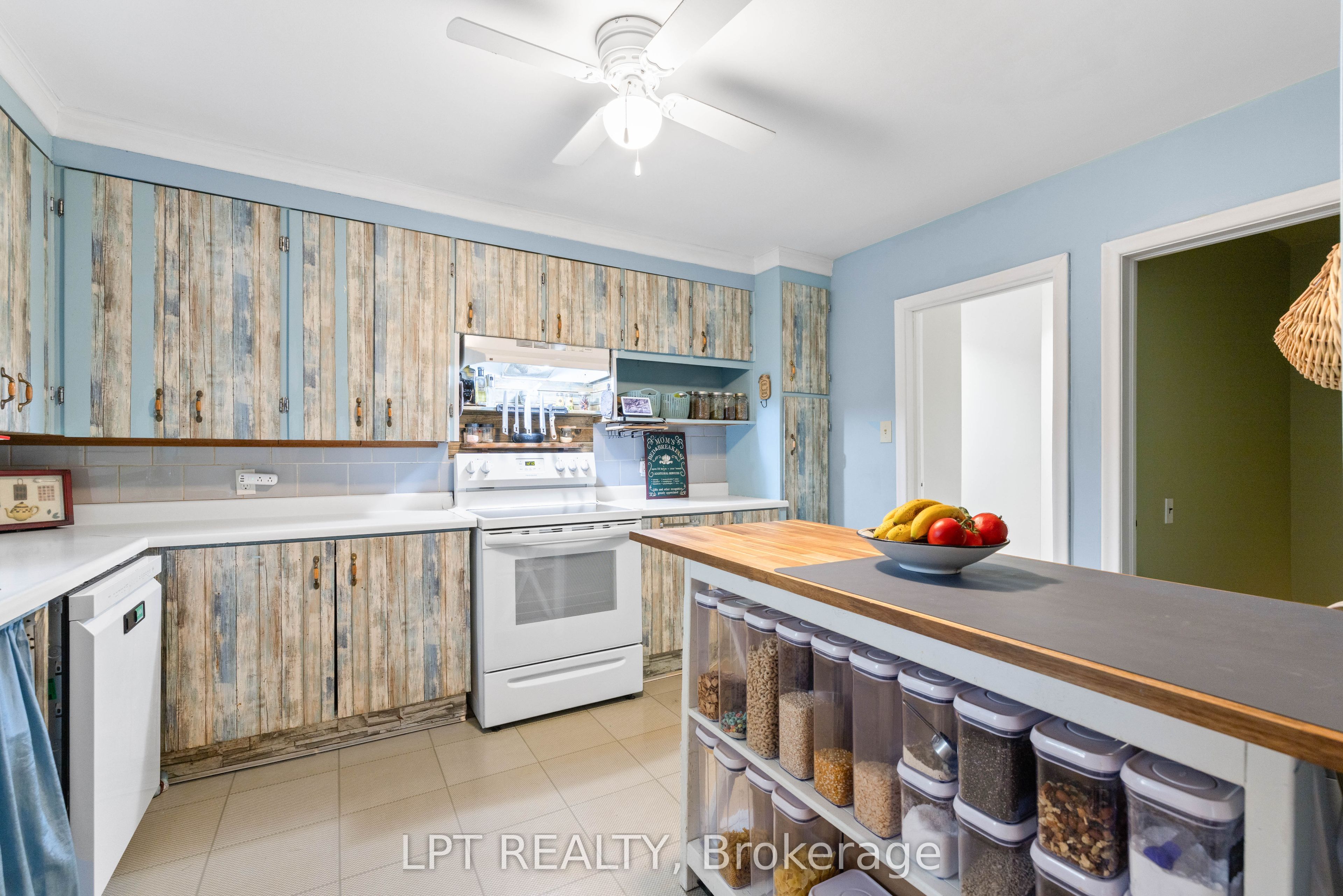 98 Don Mor Drive Property Photo 10