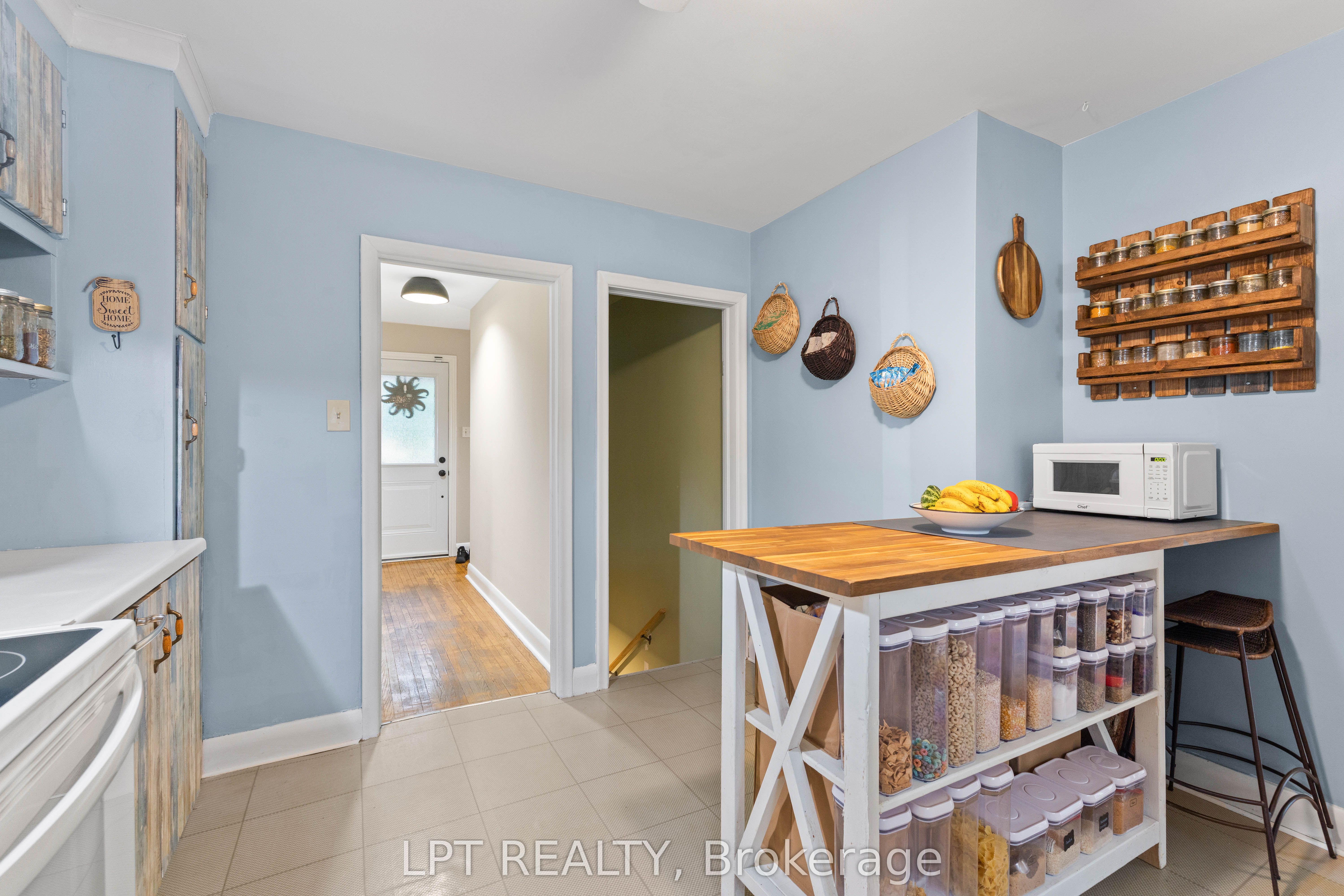 98 Don Mor Drive Property Photo 15