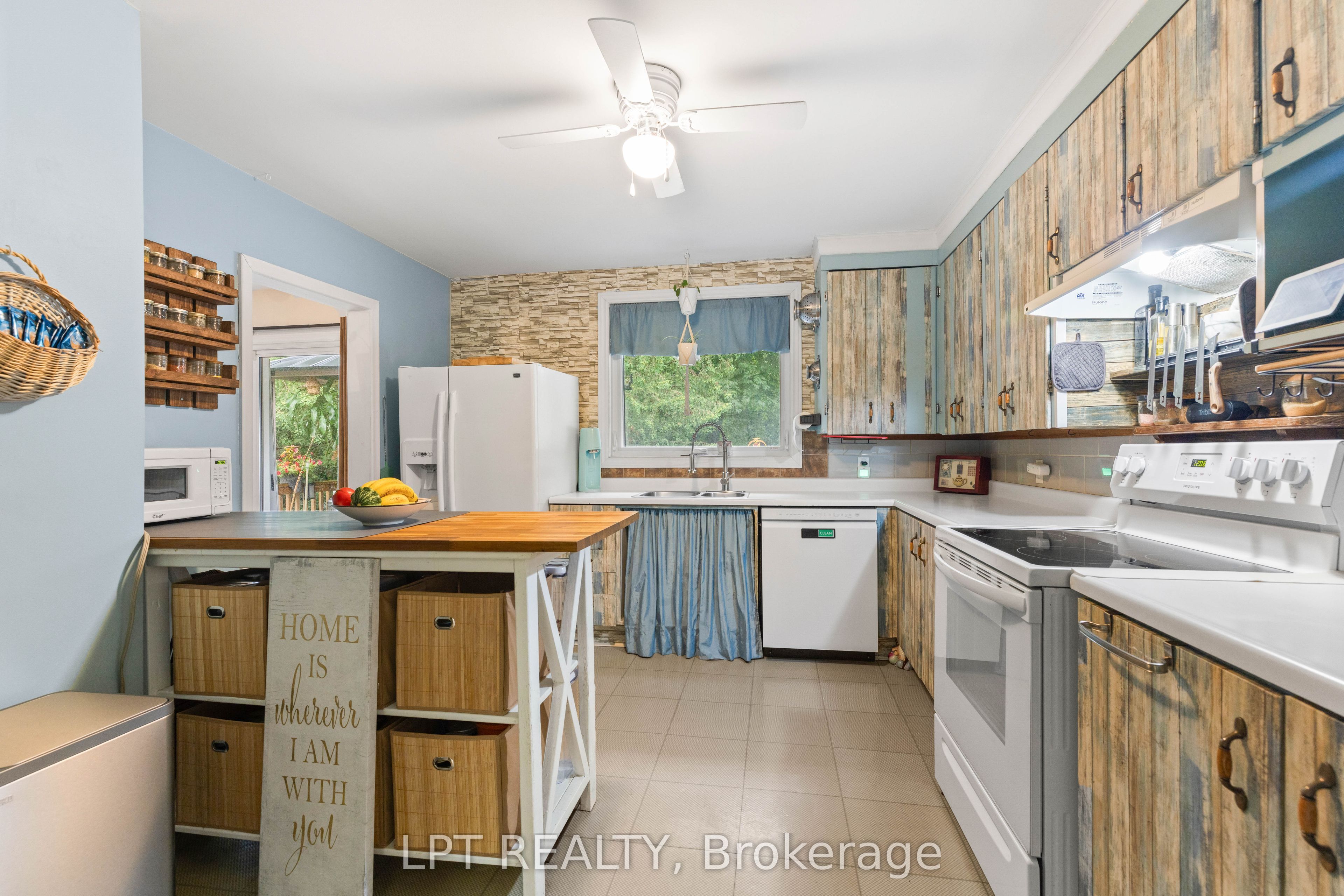 98 Don Mor Drive Property Photo 17