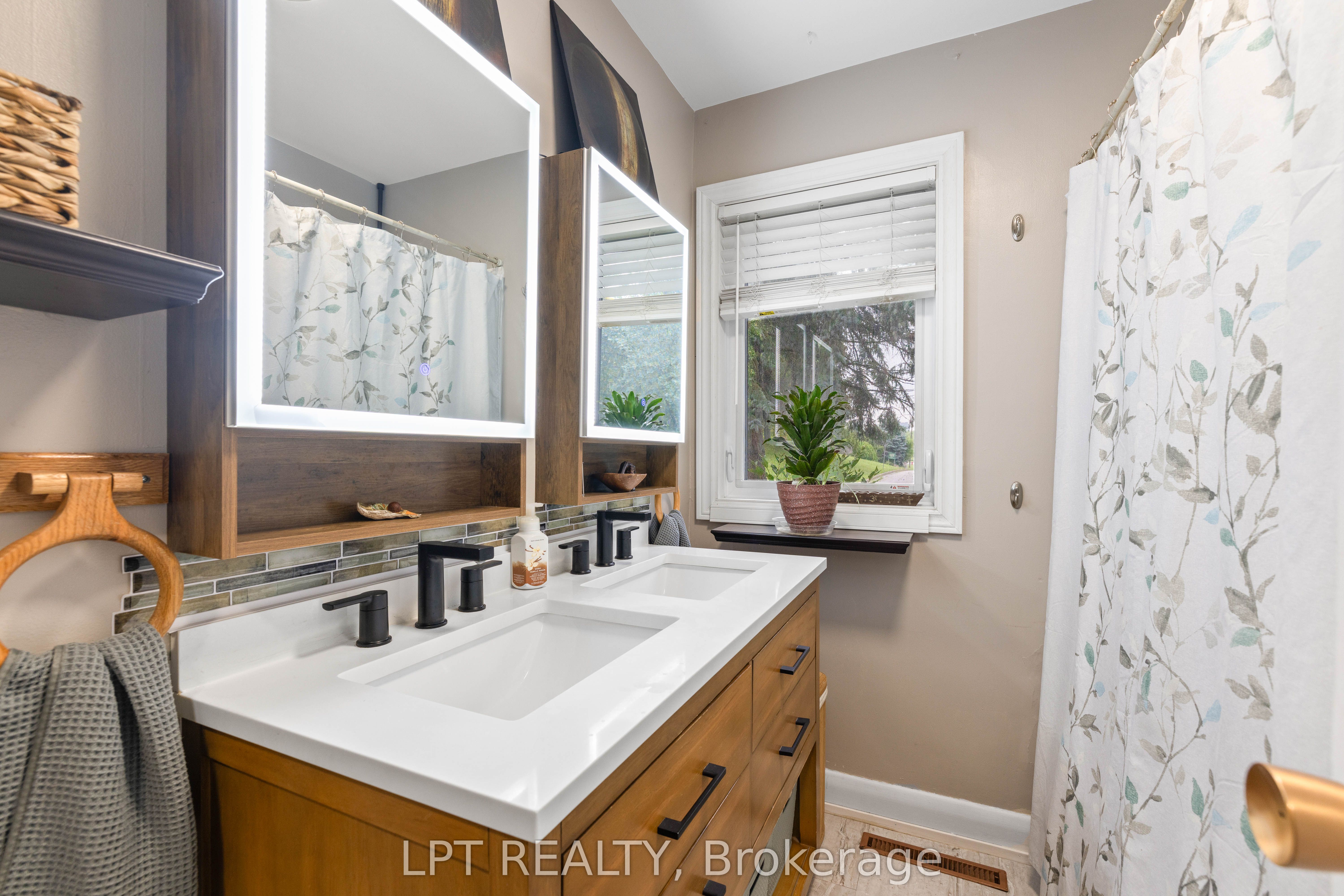 98 Don Mor Drive Property Photo 18