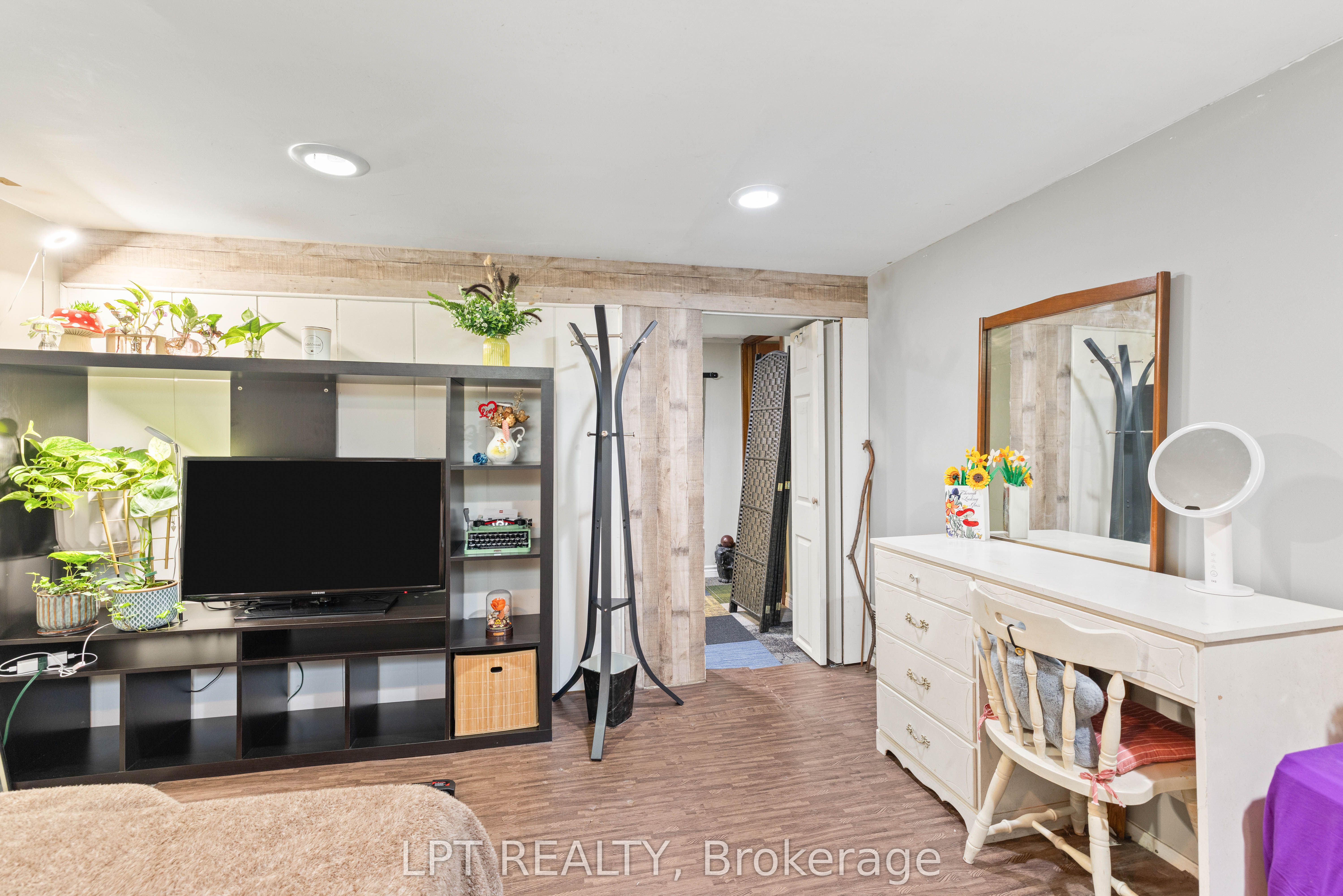 98 Don Mor Drive Property Photo 26