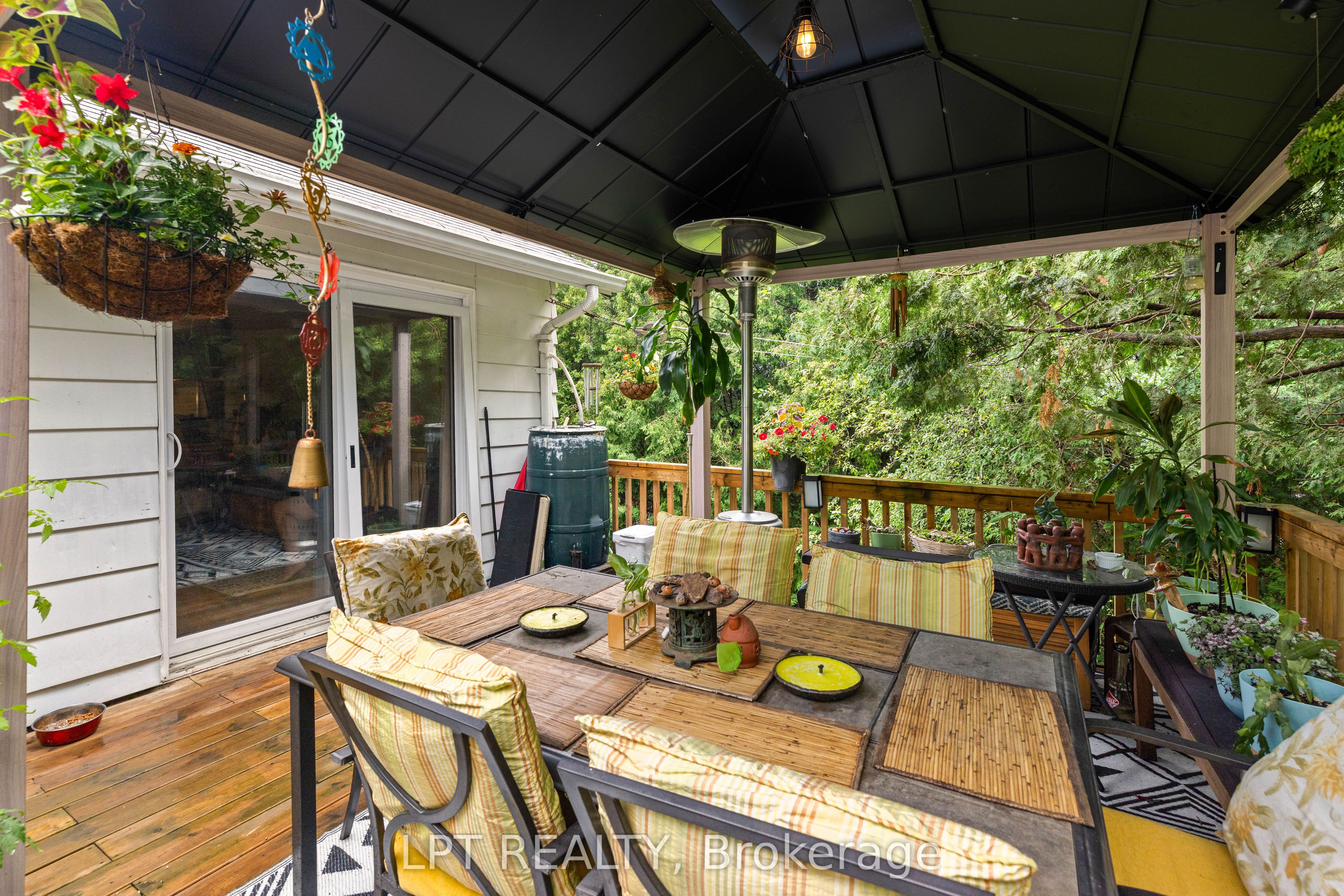 98 Don Mor Drive Property Photo 33