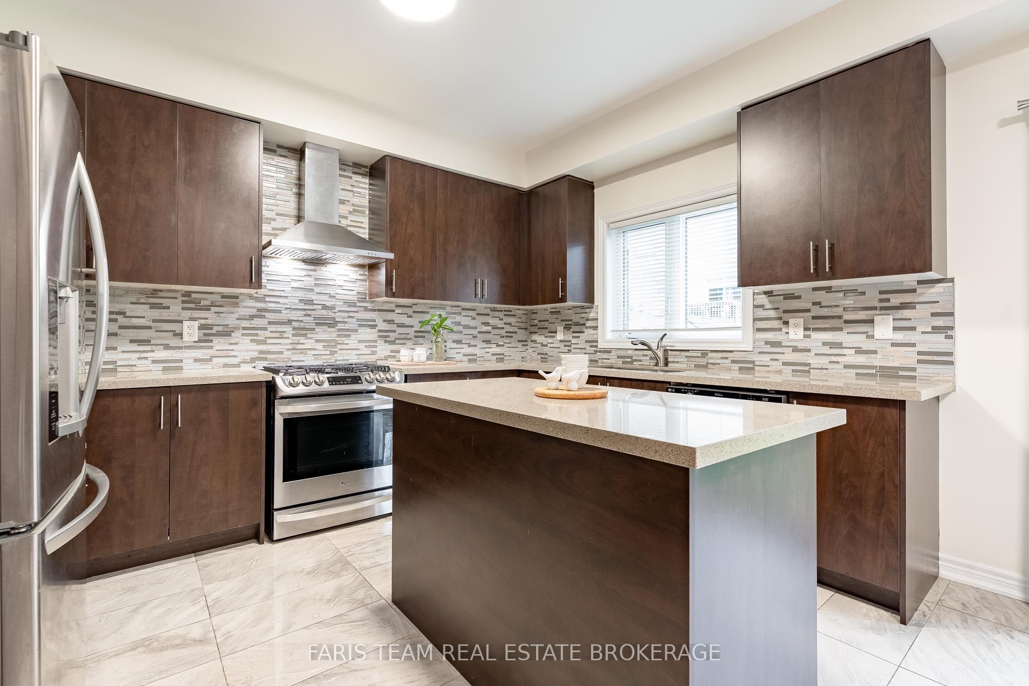 1284 Harrington Street Property Photo 6